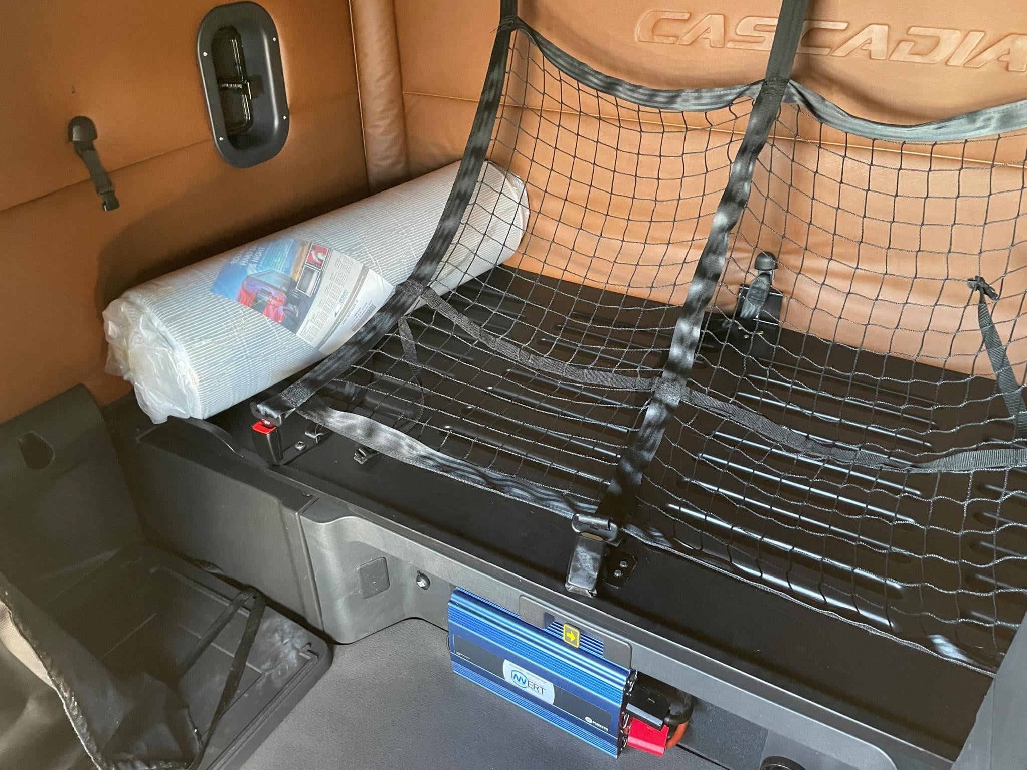 2020 Freightliner Cascadia in Louisville, KY — photo 8