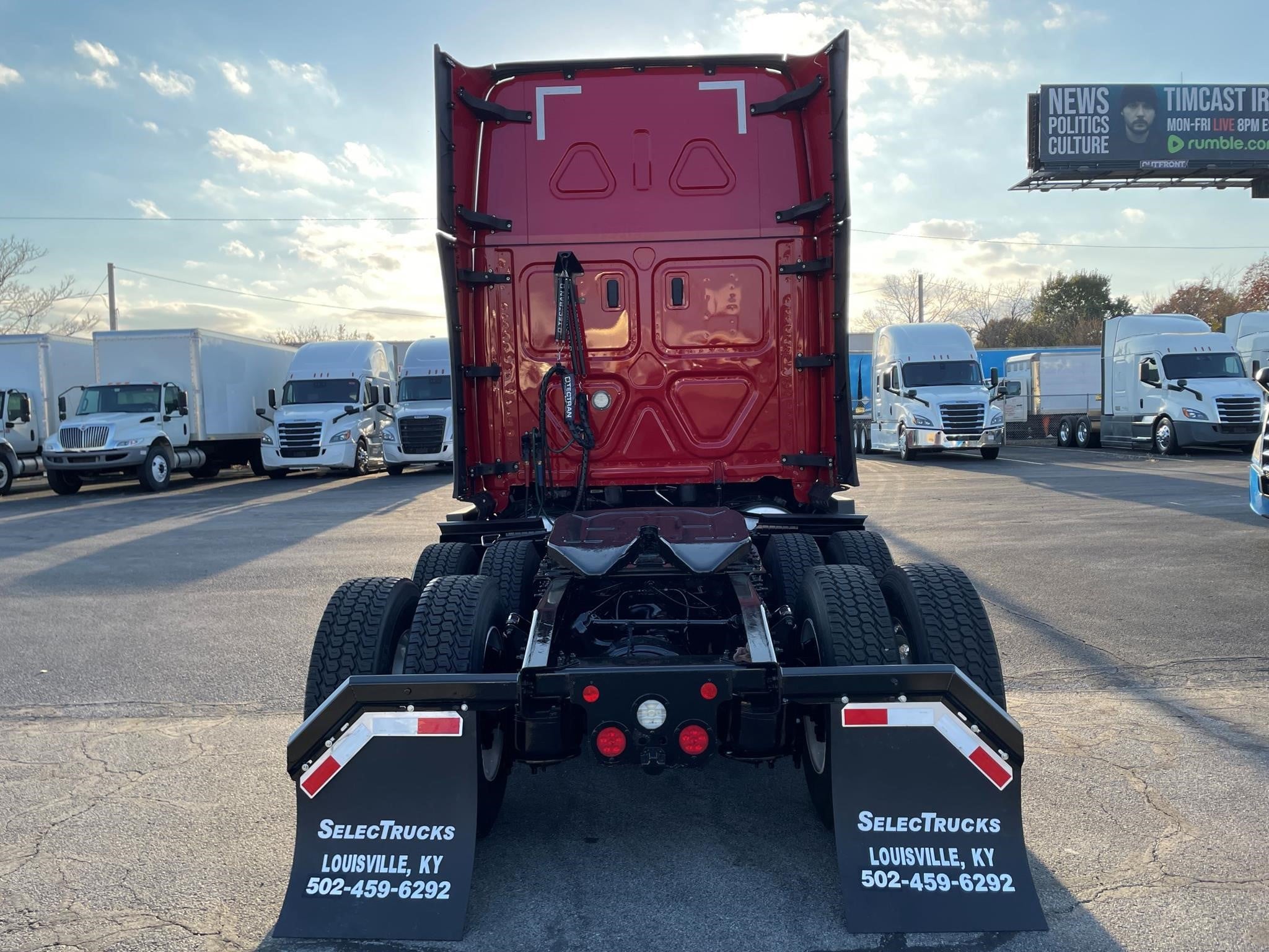 2021 Freightliner Cascadia in Louisville, KY — photo 4
