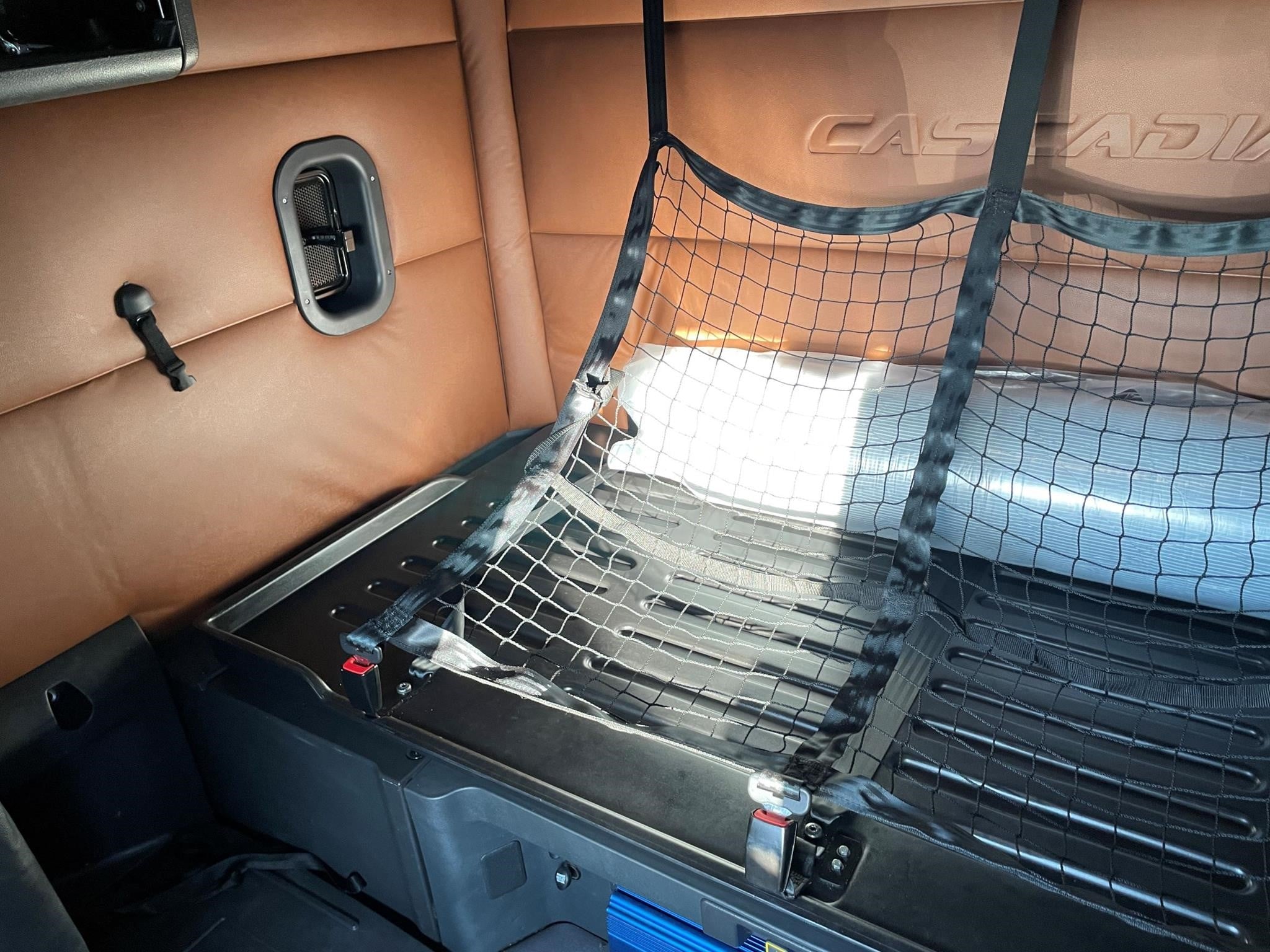 2021 Freightliner Cascadia in Louisville, KY — photo 8