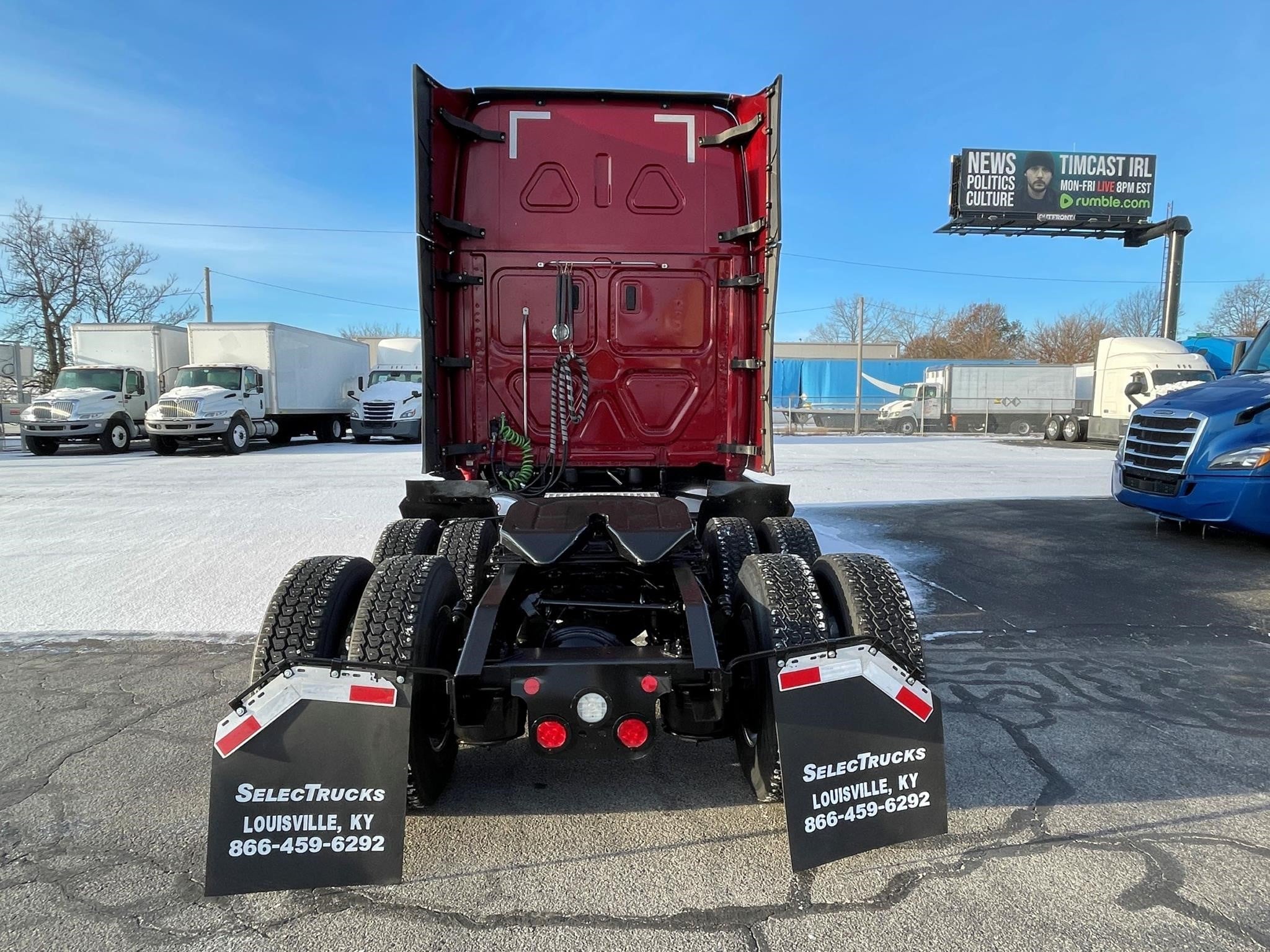 2021 Freightliner Cascadia in Louisville, KY — photo 2