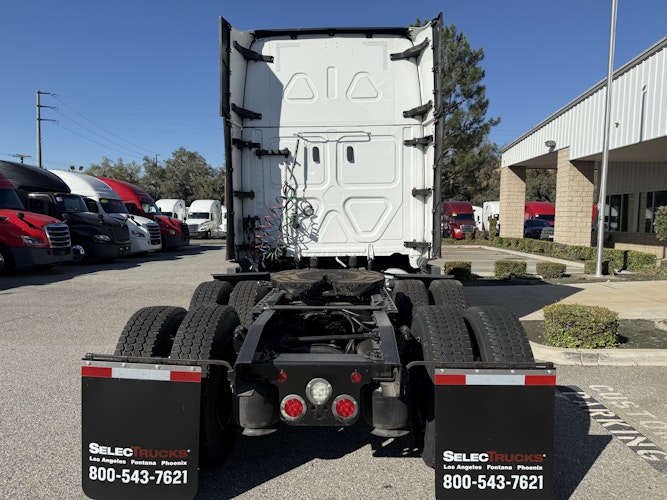 2023 Freightliner Cascadia 126" Sleeper Cab photo 4