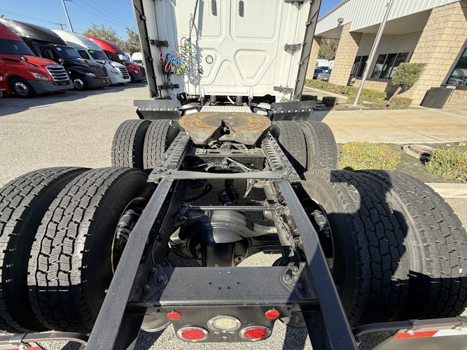 2023 Freightliner Cascadia 126" Sleeper Cab photo 3