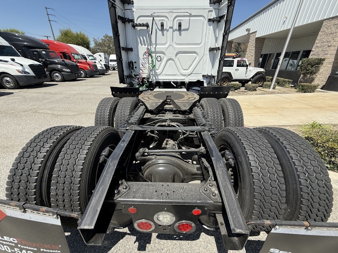 2023 Freightliner Cascadia 126" Sleeper Cab photo 4