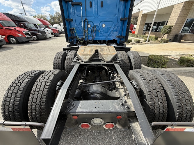 2022 Freightliner Cascadia 126" Sleeper Cab photo 4