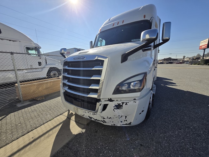 2023 Freightliner Cascadia 126" Sleeper Cab photo 2