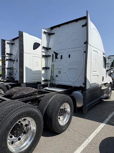 2023 Freightliner Cascadia 126" Sleeper Cab photo 4