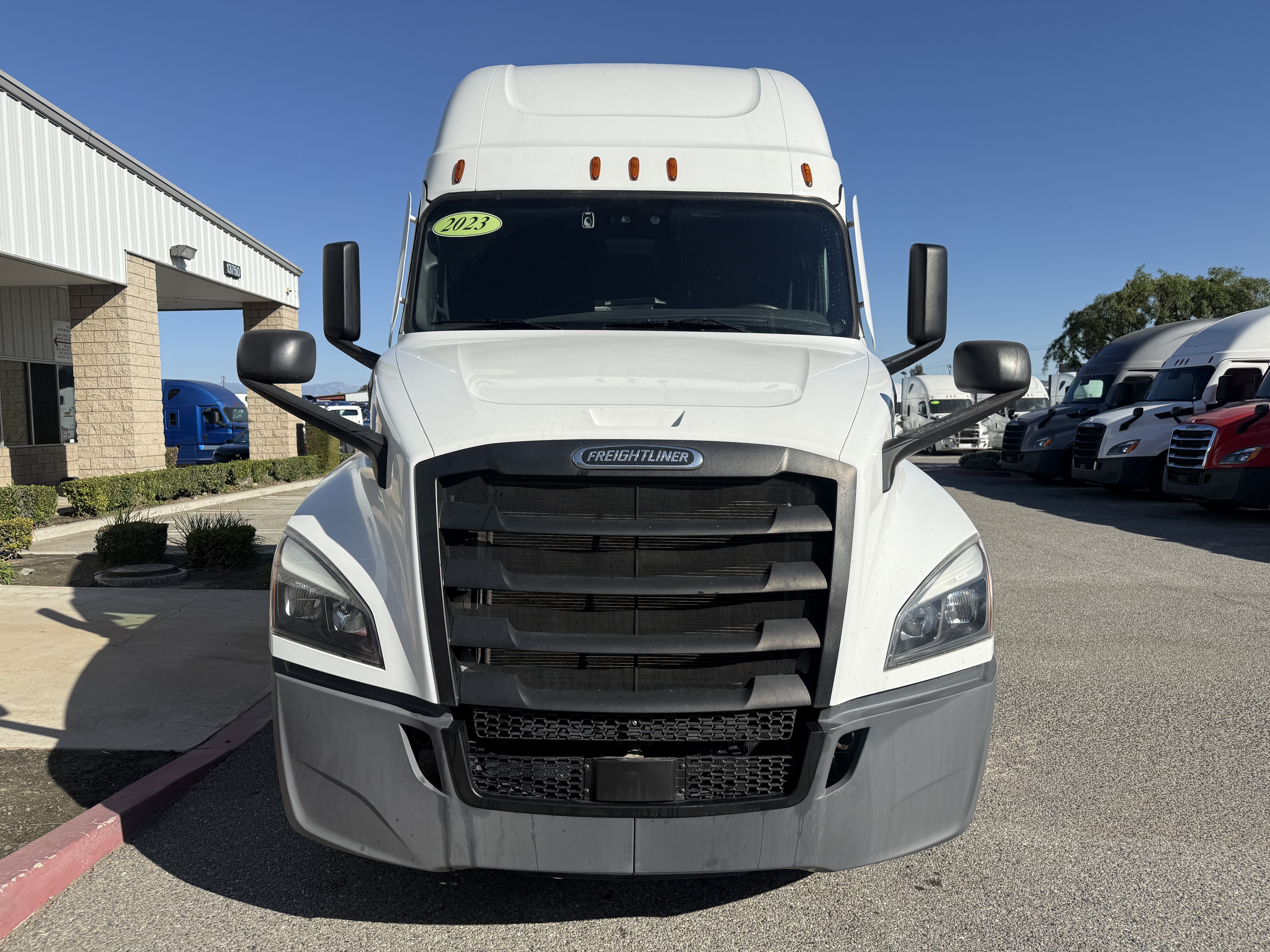 2023 Freightliner Cascadia in Fontana, CA — photo 2