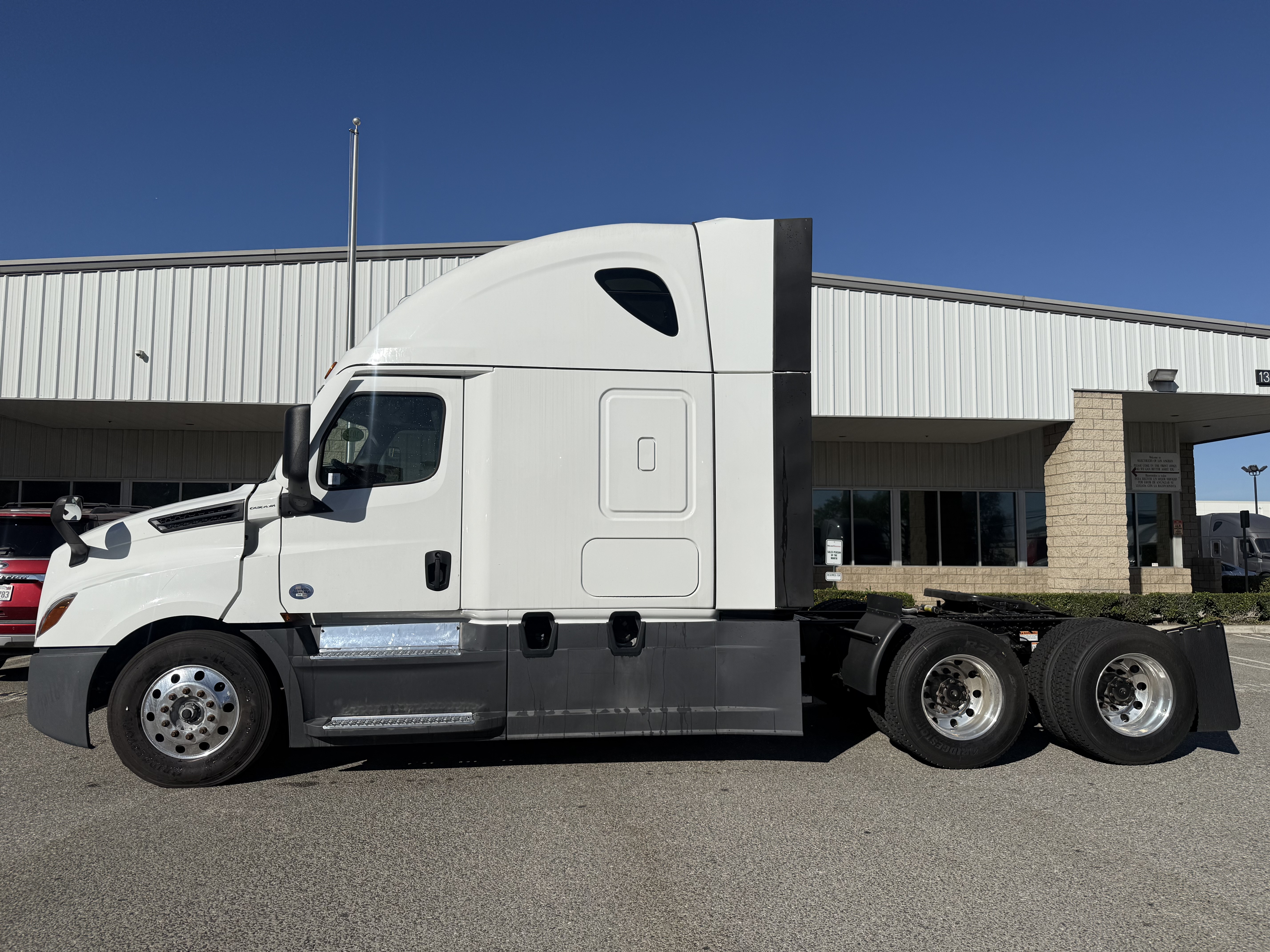 2023 Freightliner Cascadia in Fontana, CA — photo 3