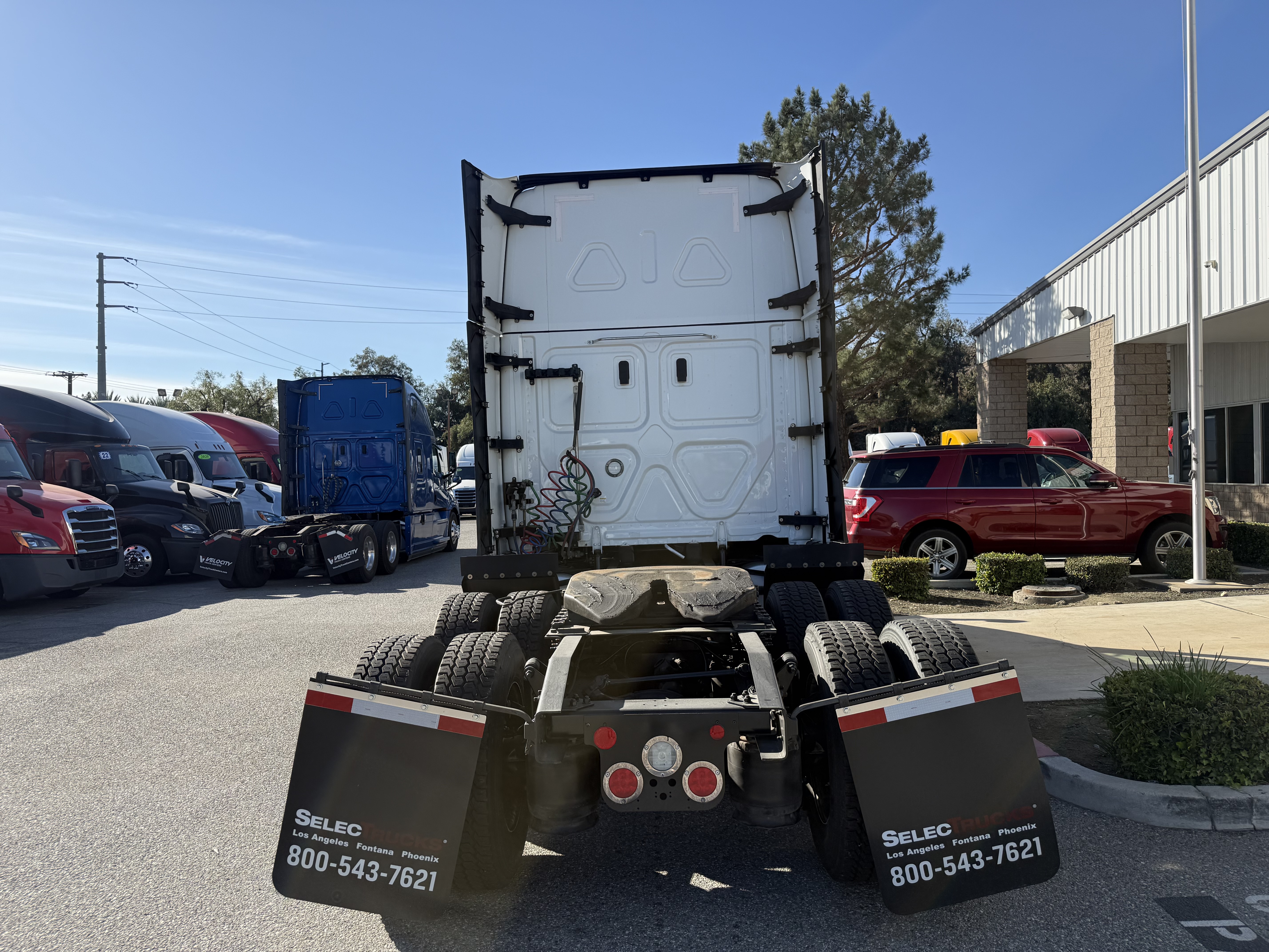 2023 Freightliner Cascadia in Fontana, CA — photo 5