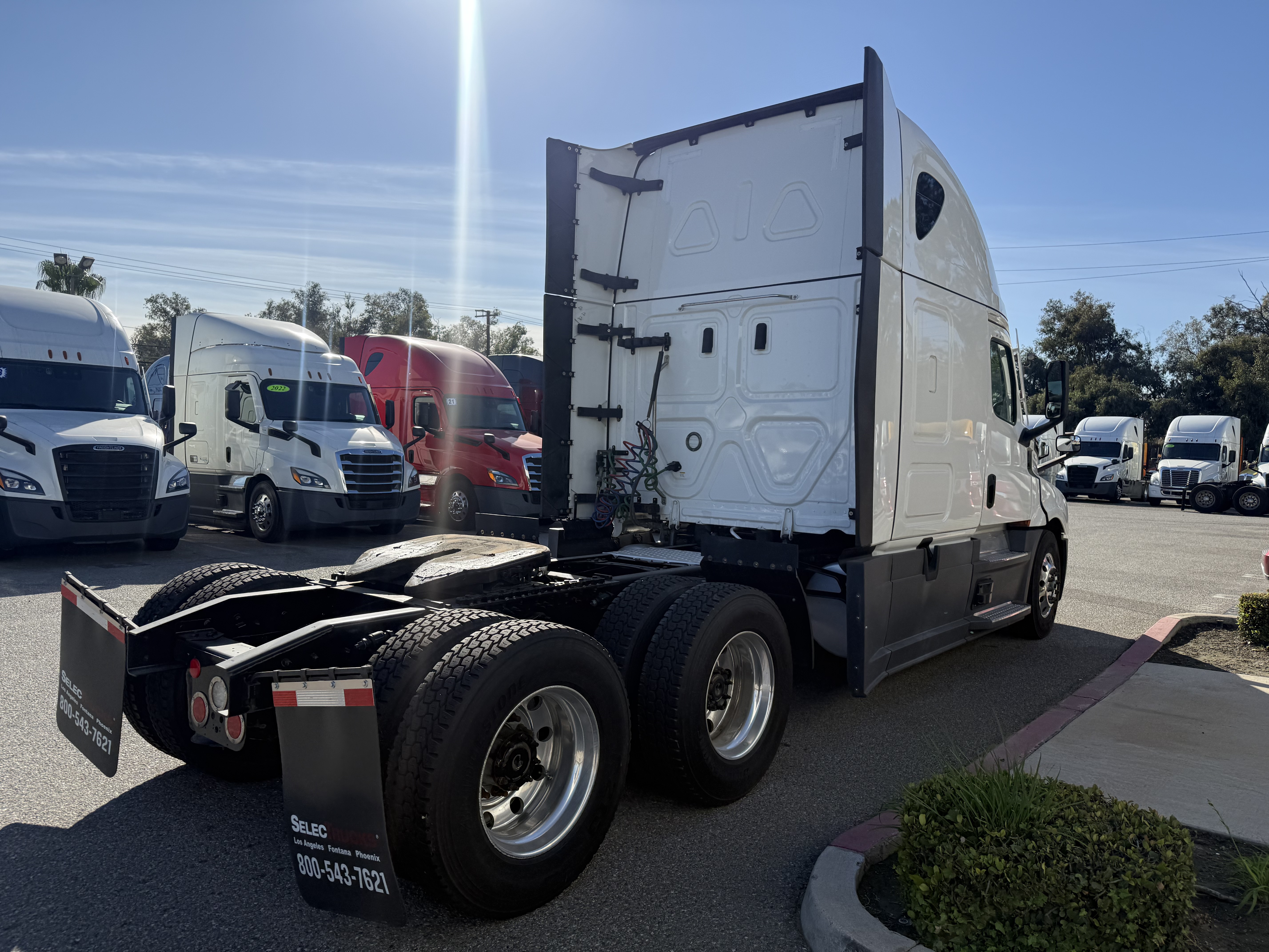 2023 Freightliner Cascadia in Fontana, CA — photo 6