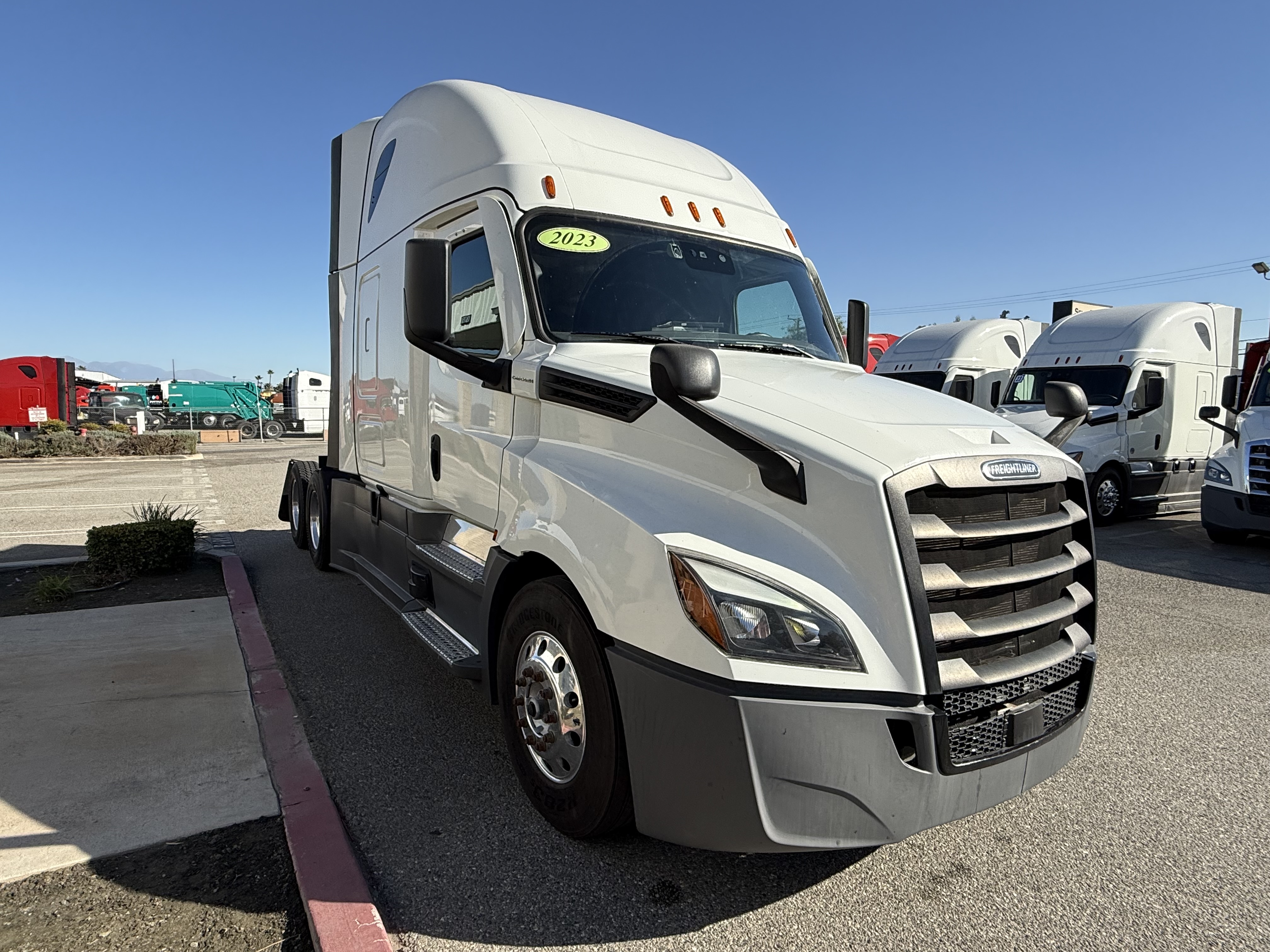 2023 Freightliner Cascadia in Fontana, CA — photo 8