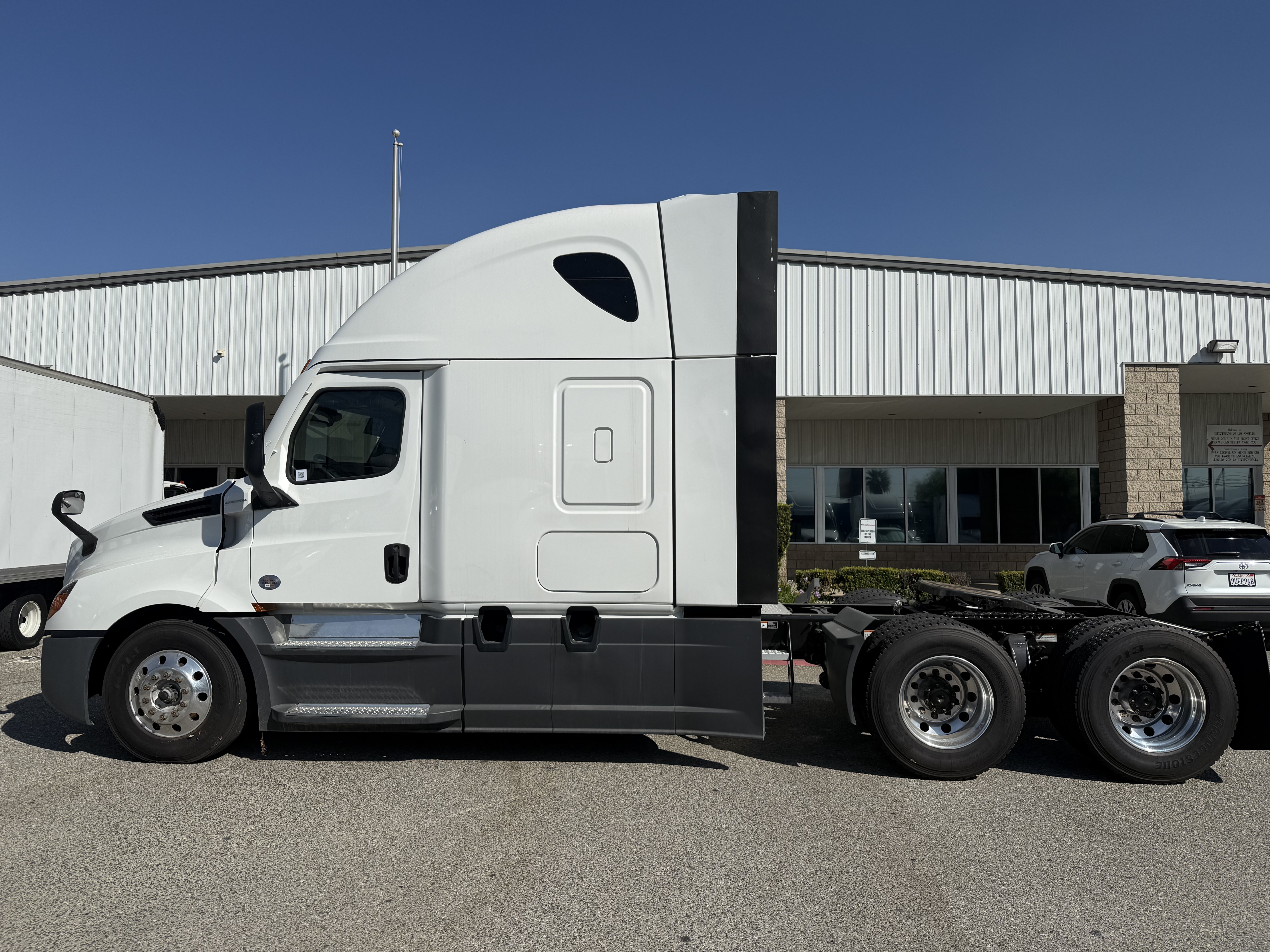 2023 Freightliner Cascadia in Fontana, CA — photo 3