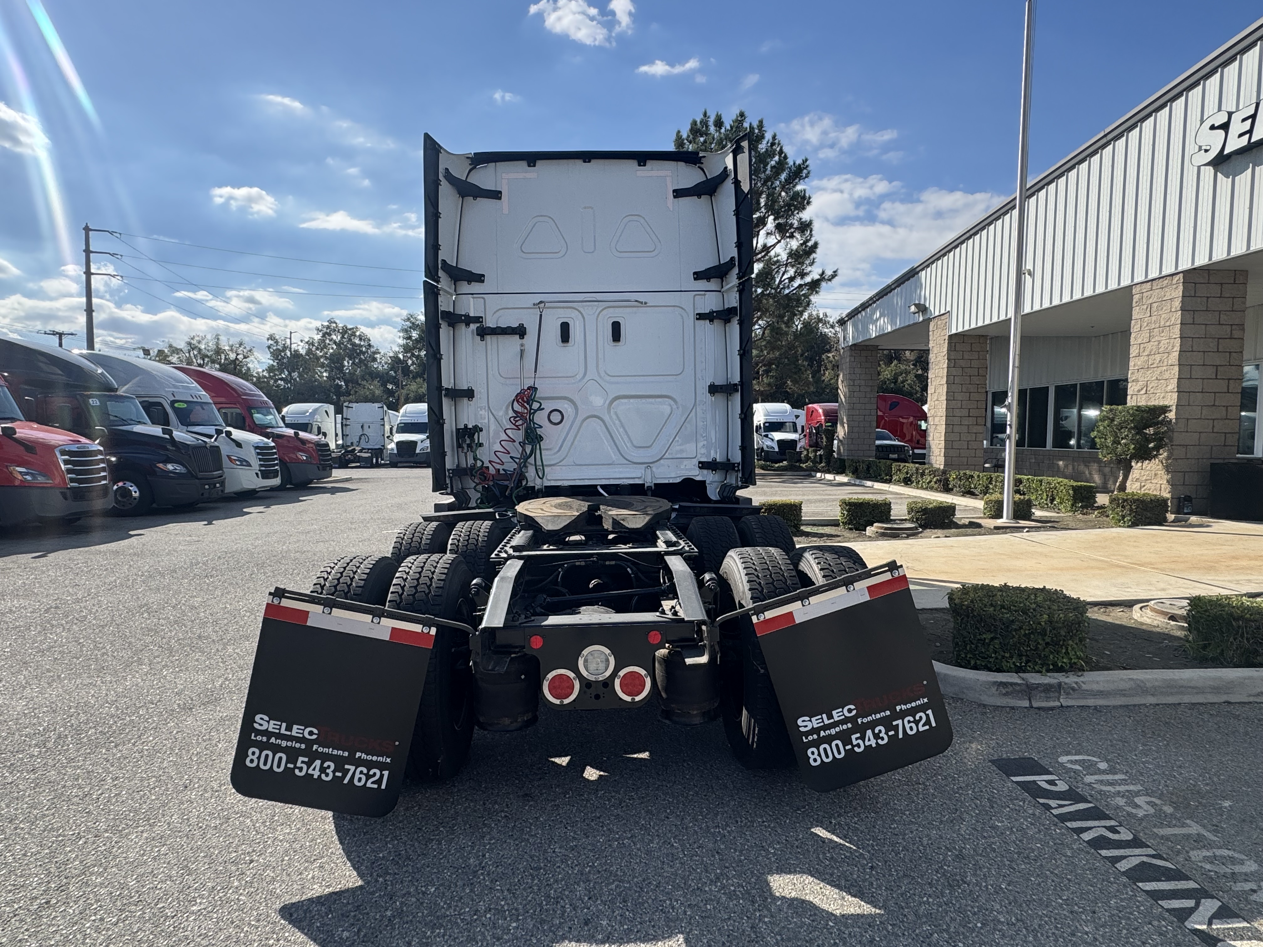 2023 Freightliner Cascadia in Fontana, CA — photo 5