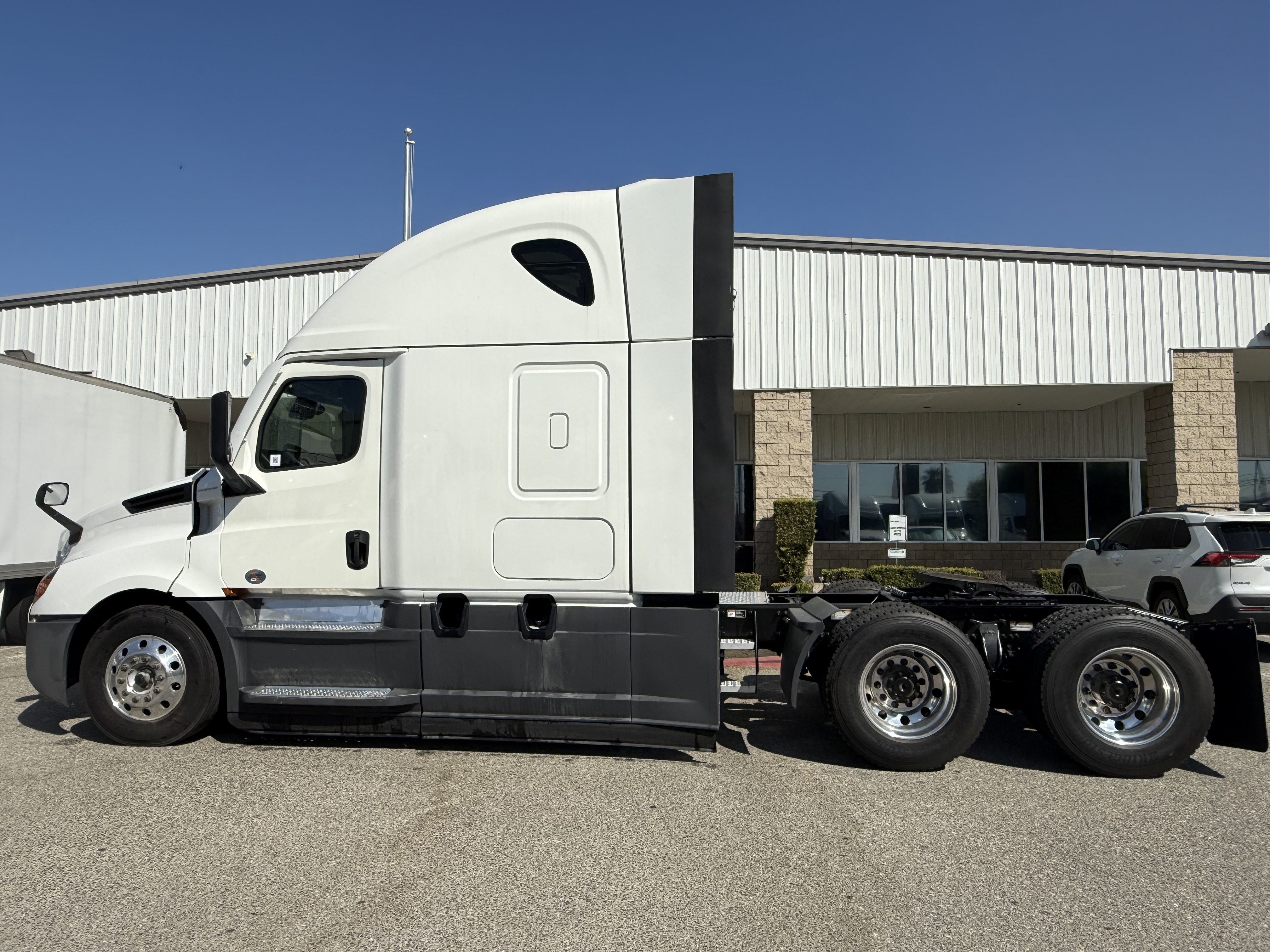 2023 Freightliner Cascadia in Fontana, CA — photo 3