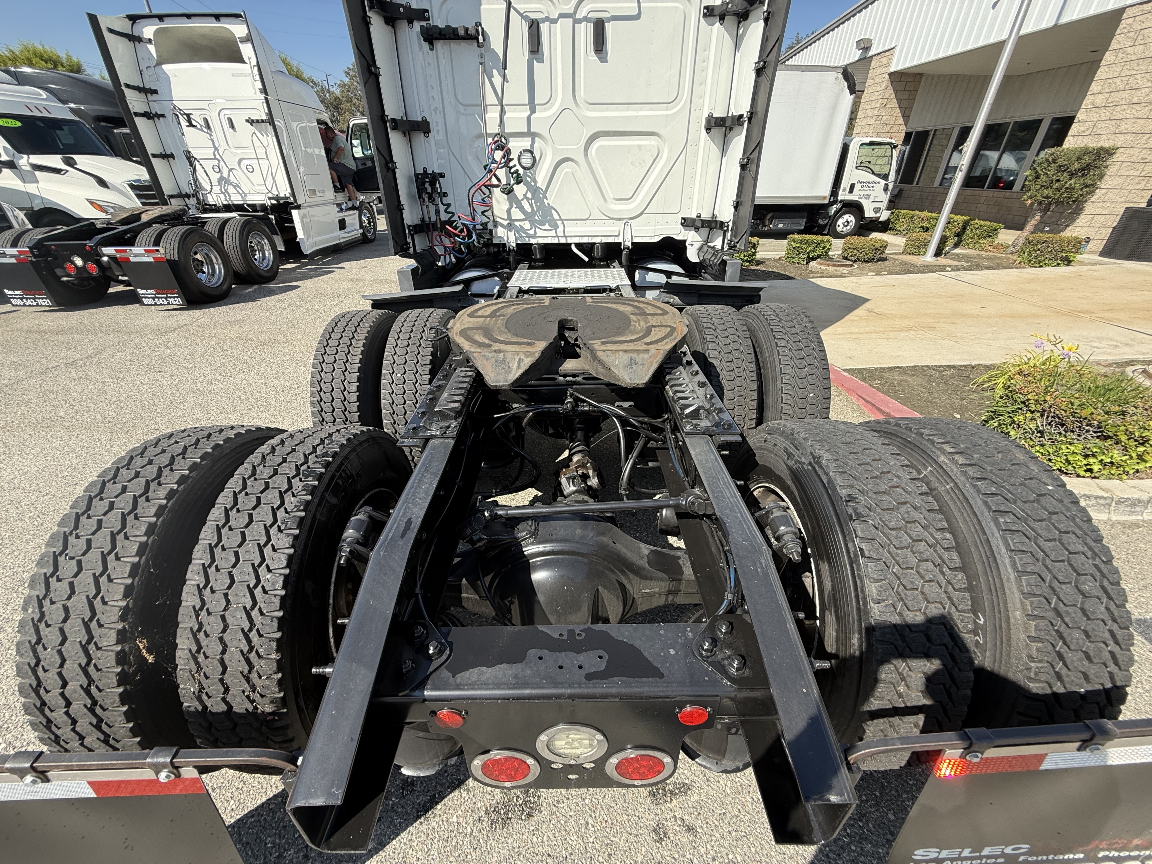 2023 Freightliner Cascadia in Fontana, CA — photo 5