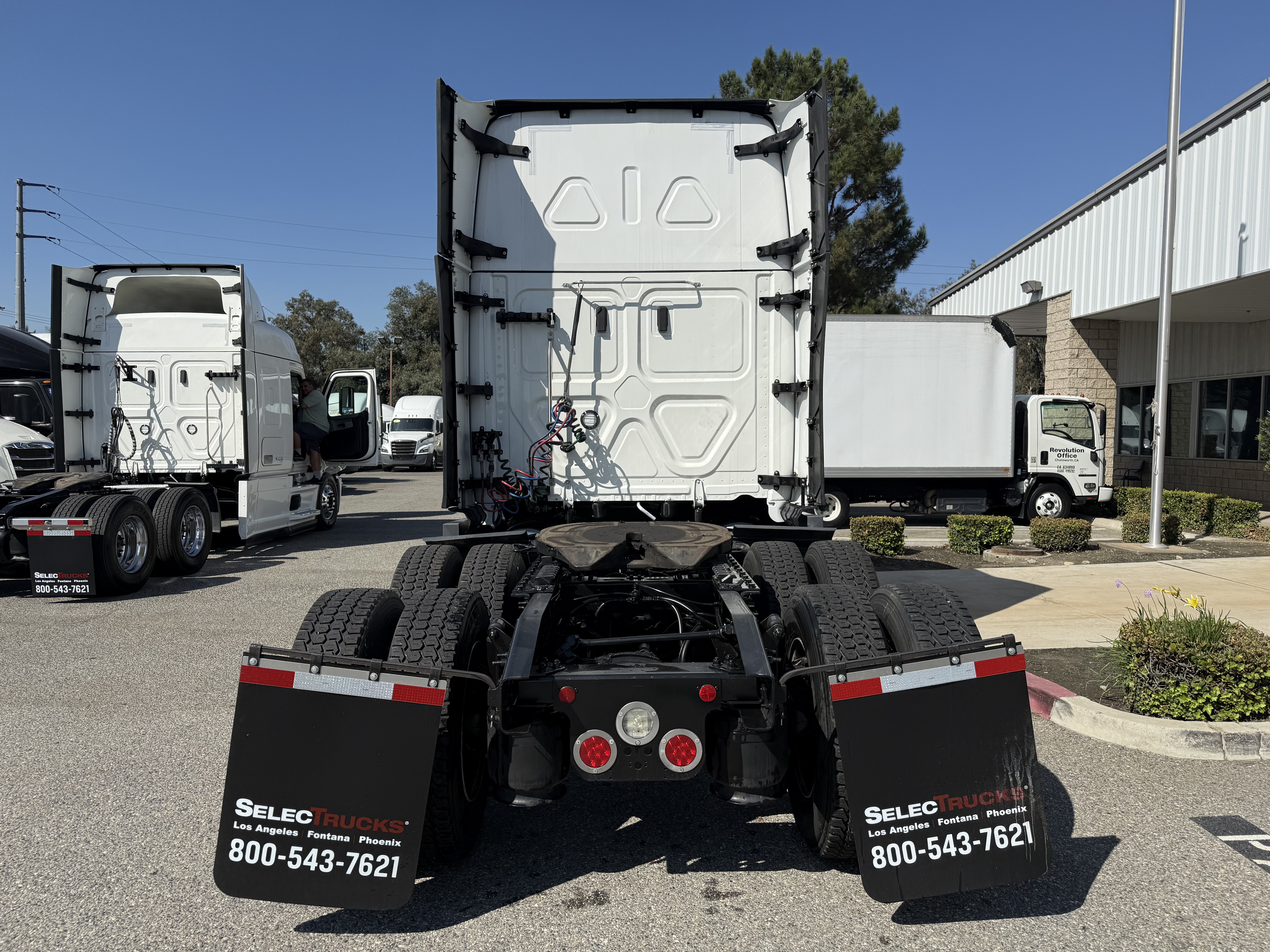 2023 Freightliner Cascadia in Fontana, CA — photo 6