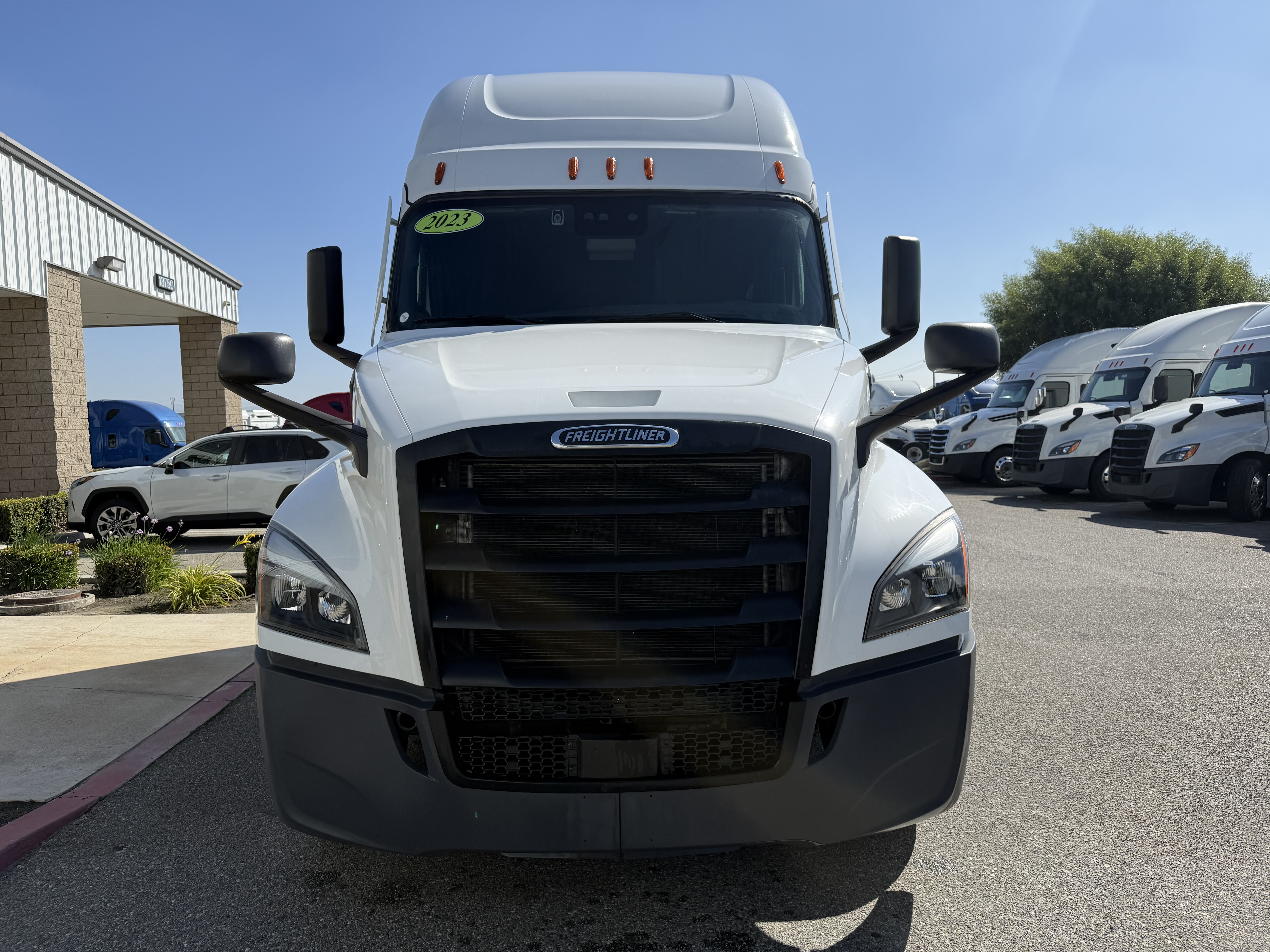 2023 Freightliner Cascadia in Fontana, CA — photo 2