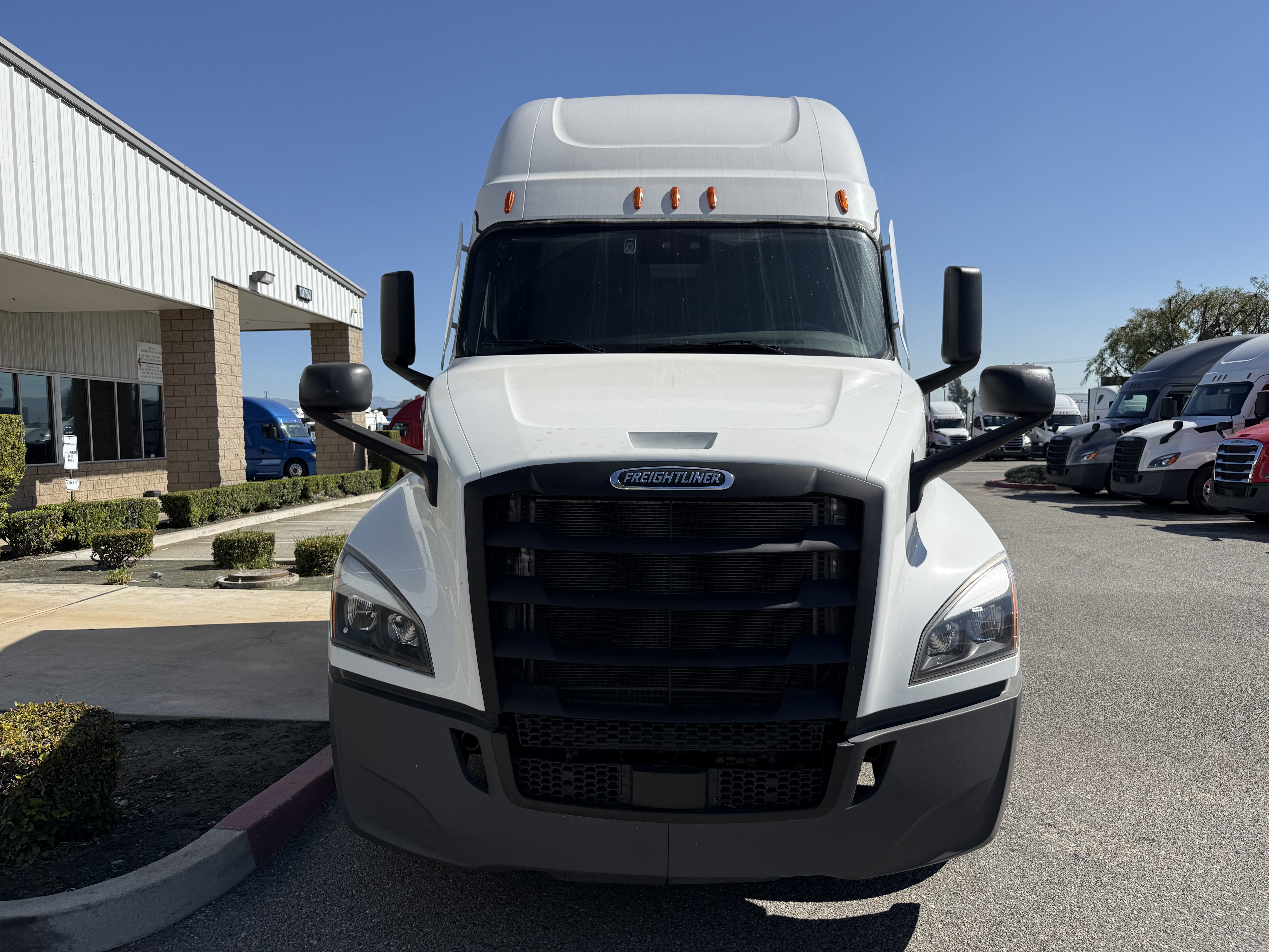 2023 Freightliner Cascadia in Fontana, CA — photo 2