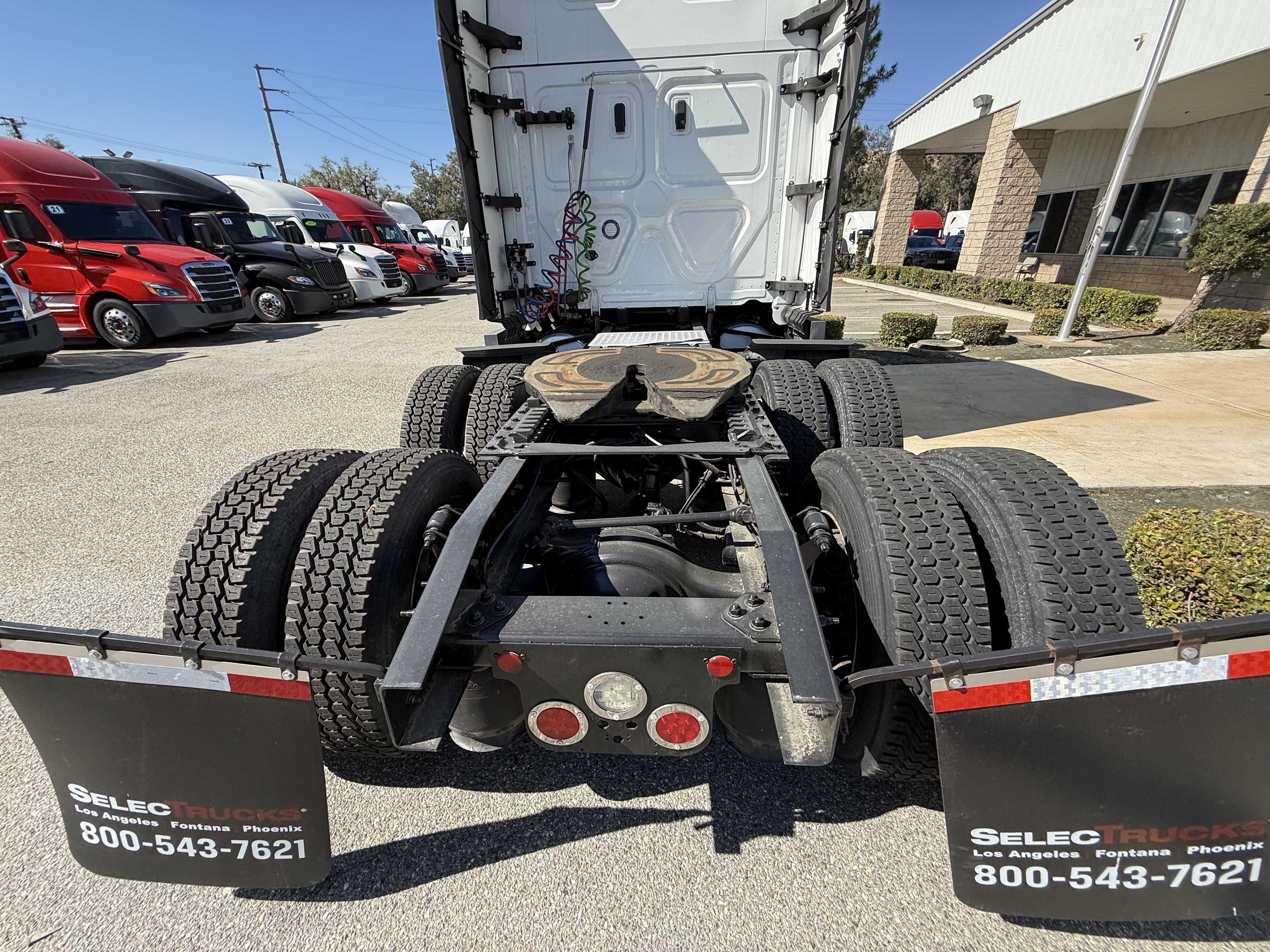 2023 Freightliner Cascadia in Fontana, CA — photo 6