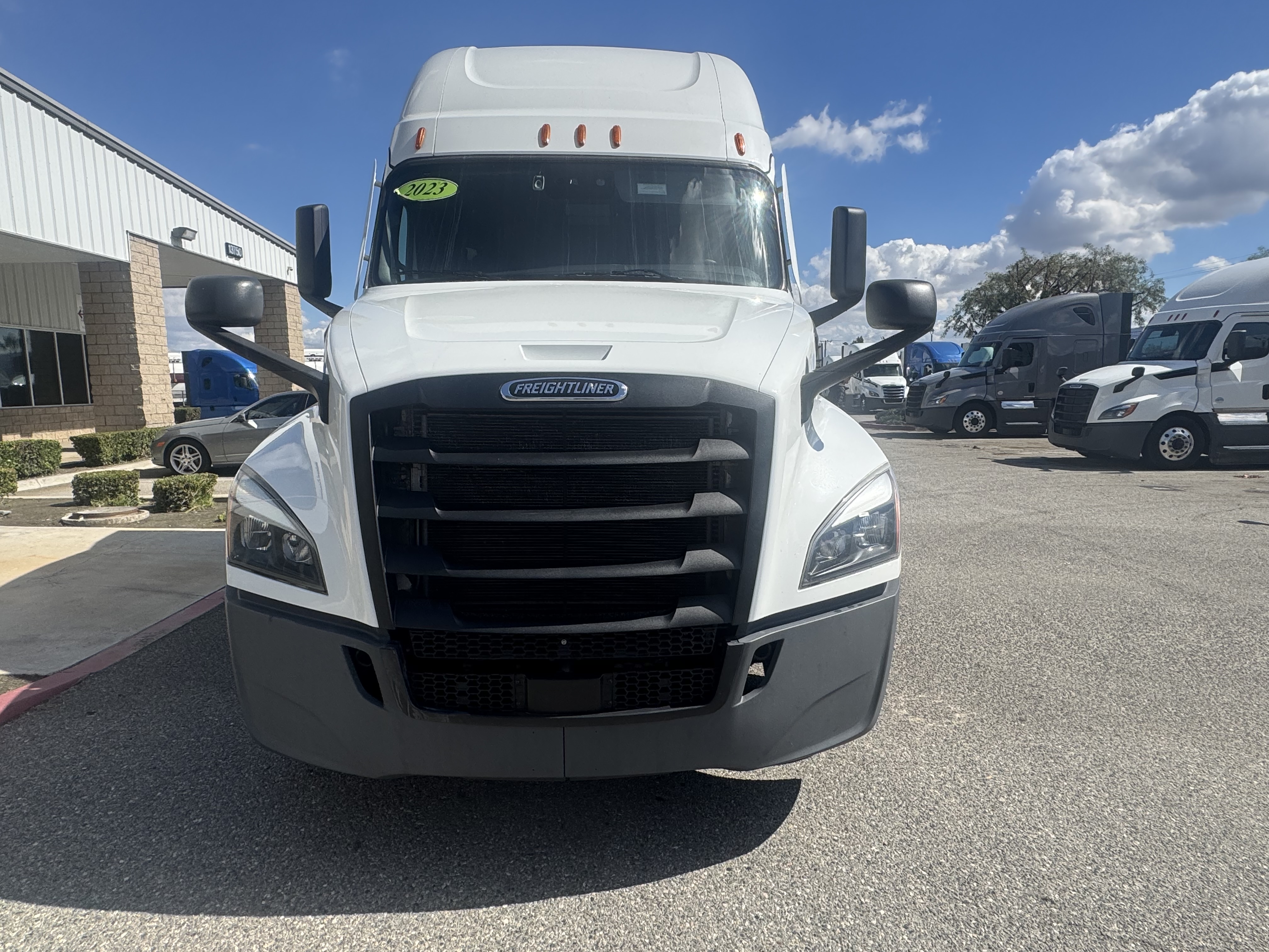 2023 Freightliner Cascadia in Fontana, CA — photo 2