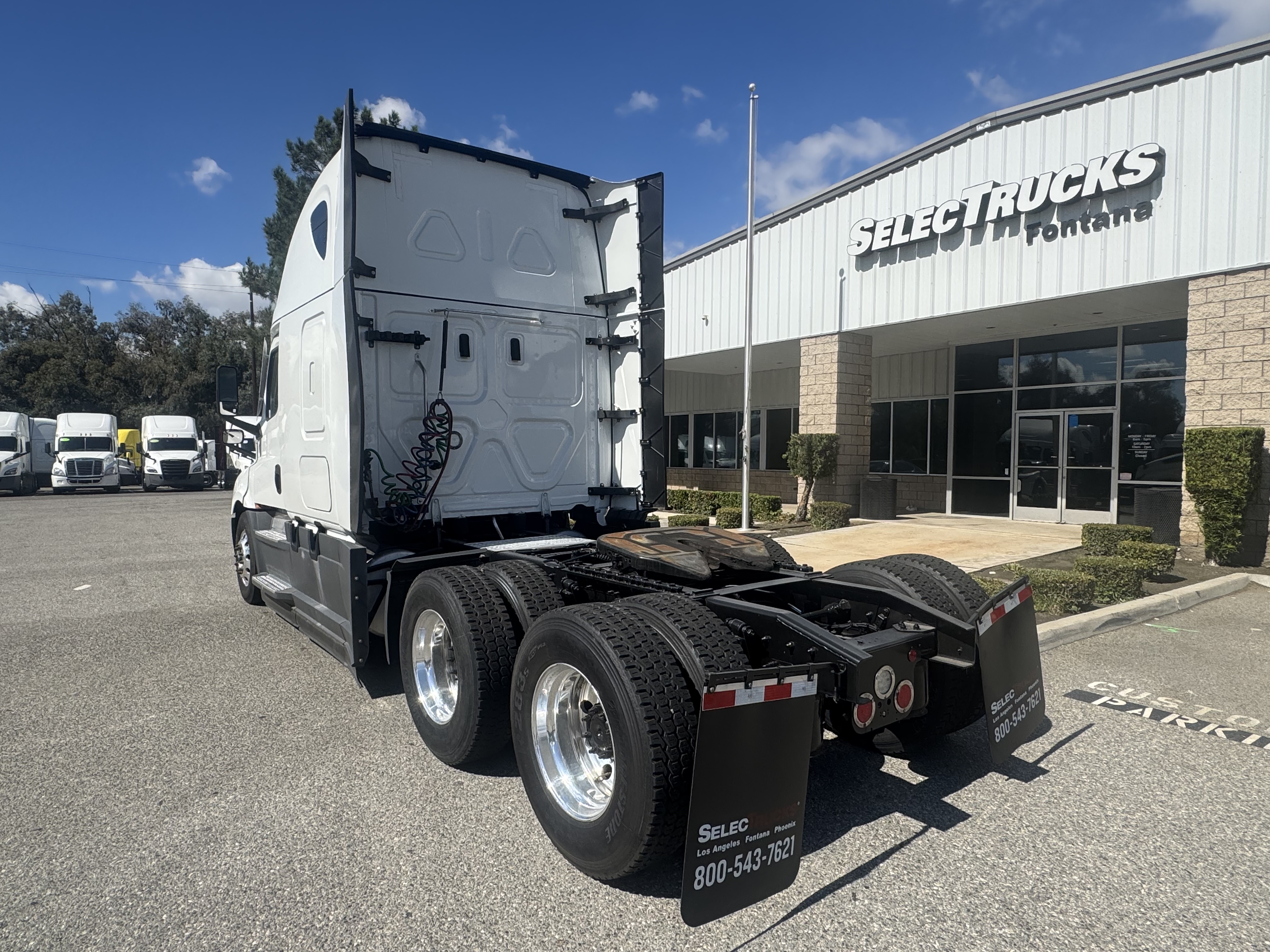2023 Freightliner Cascadia in Fontana, CA — photo 4
