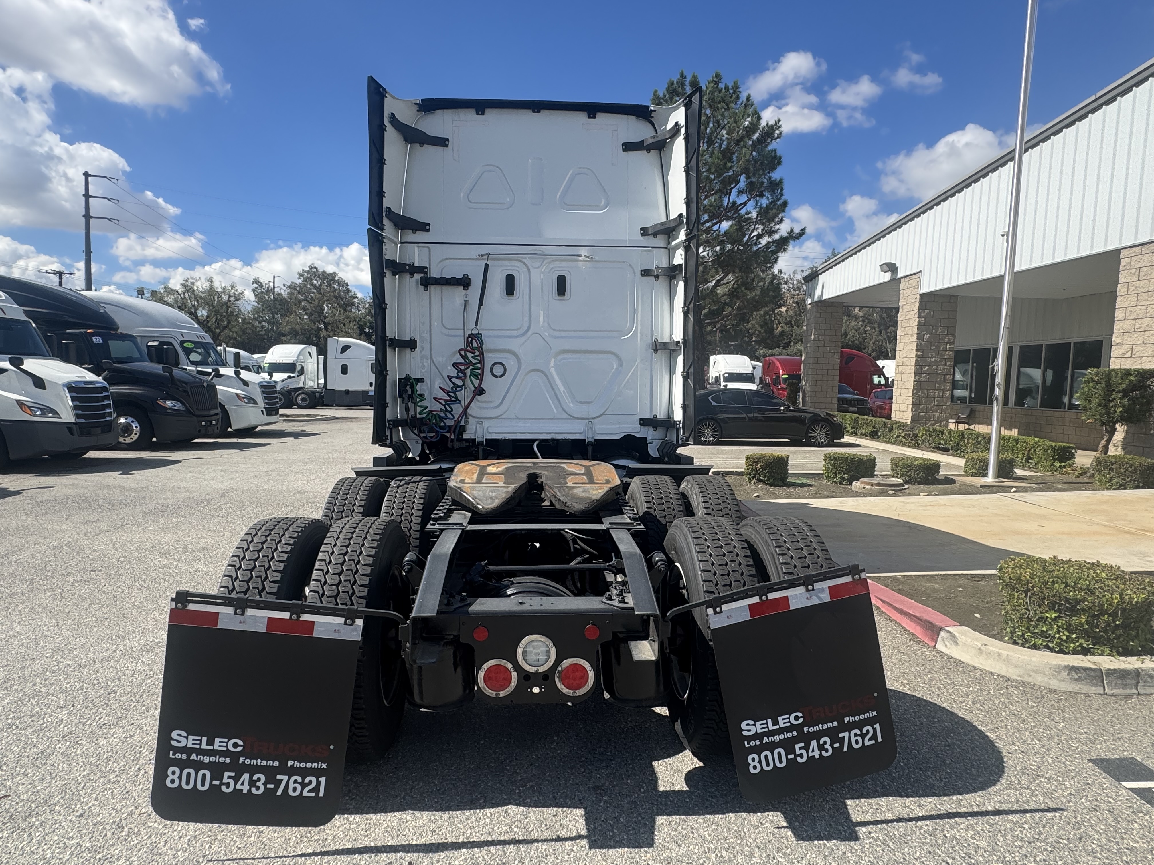 2023 Freightliner Cascadia in Fontana, CA — photo 5