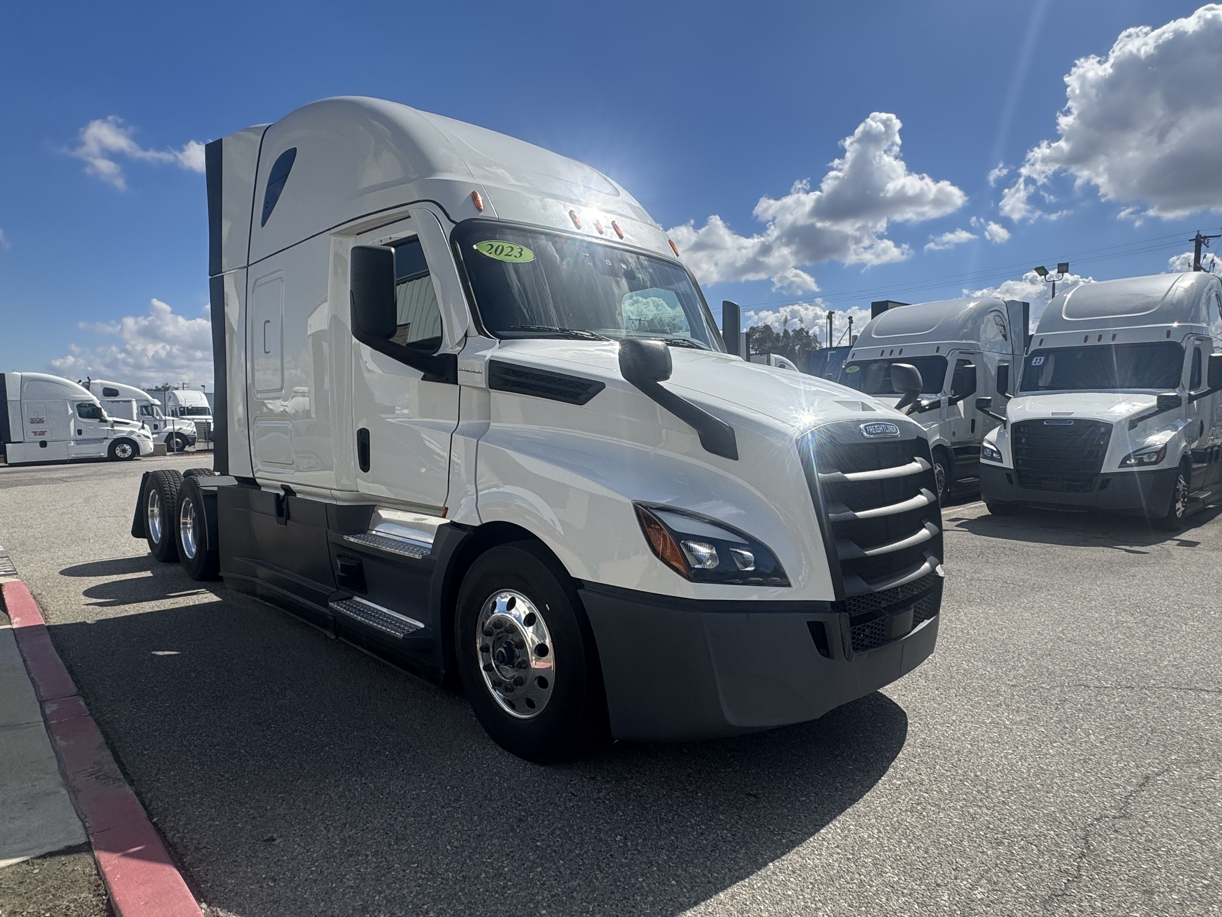 2023 Freightliner Cascadia in Fontana, CA — photo 8
