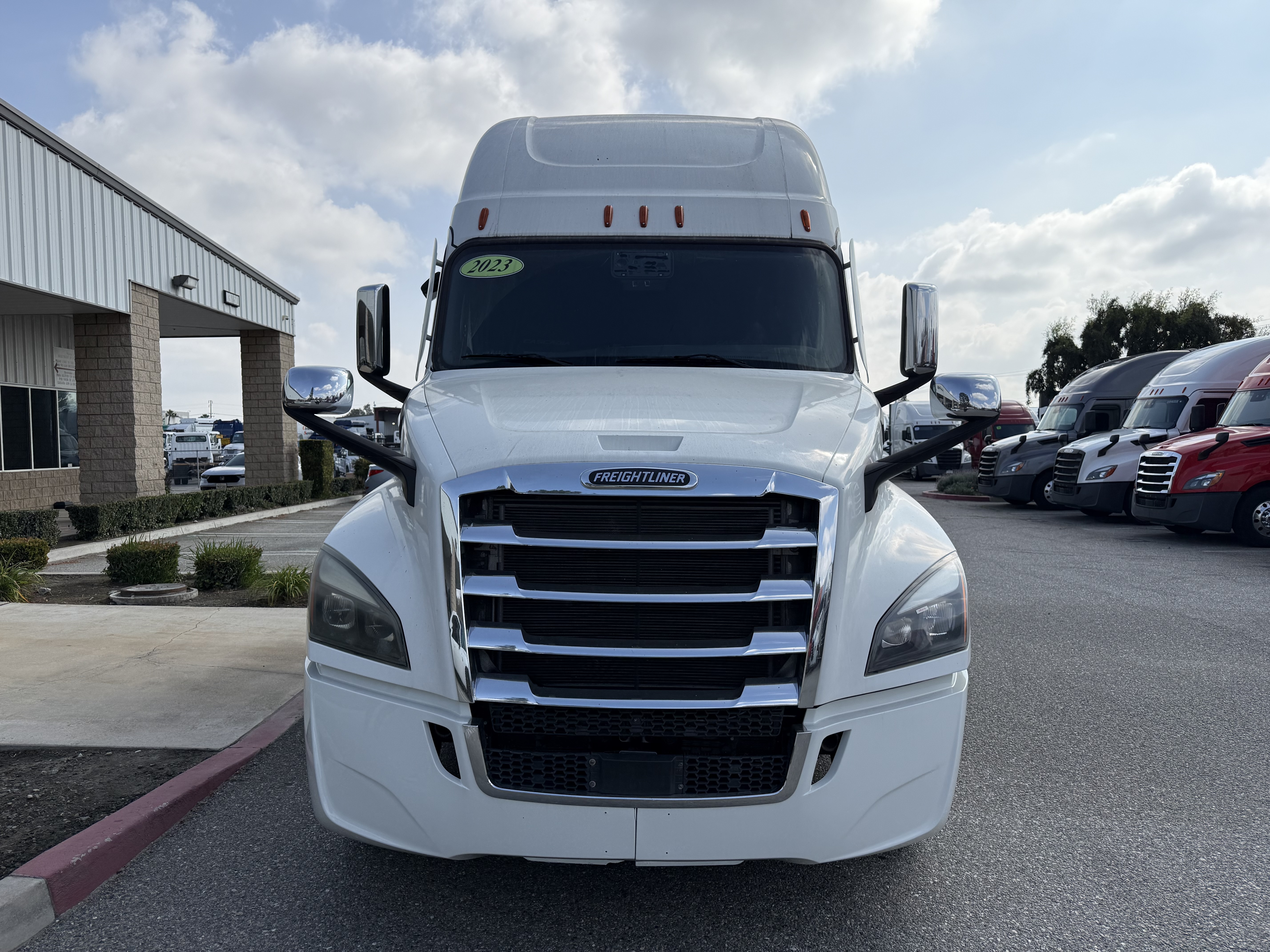 2023 Freightliner Cascadia in Fontana, CA — photo 2