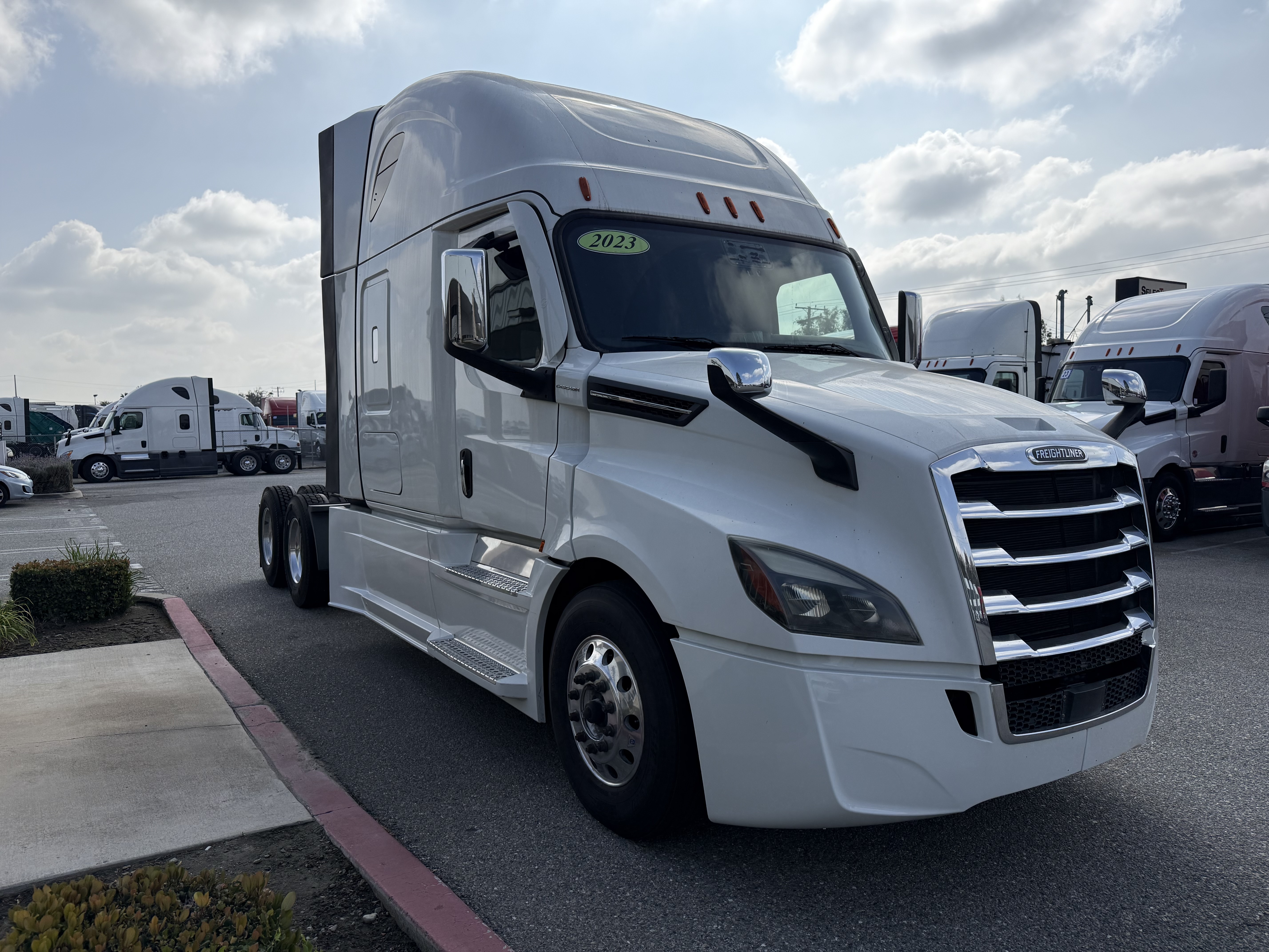 2023 Freightliner Cascadia in Fontana, CA — photo 3