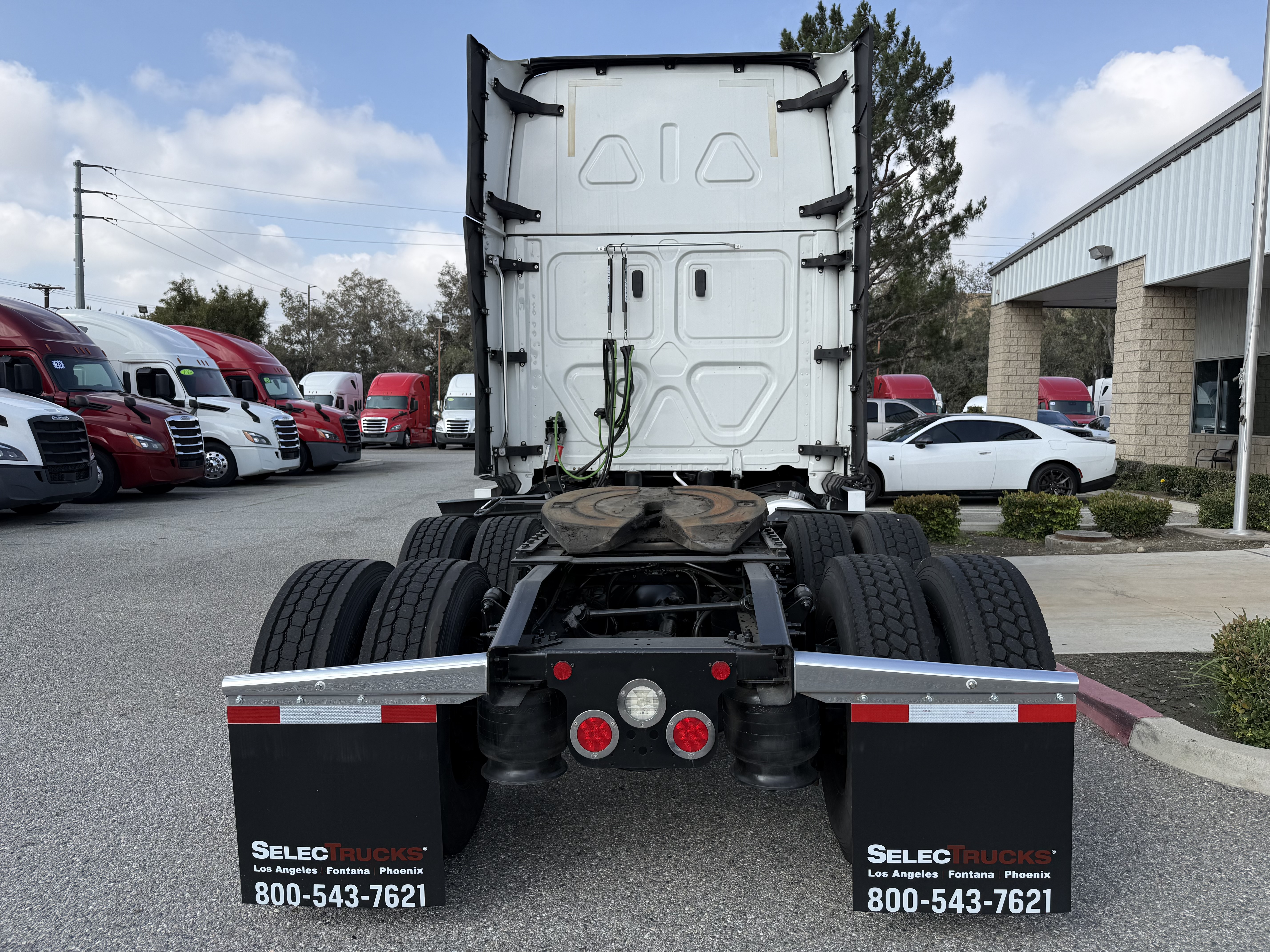 2023 Freightliner Cascadia in Fontana, CA — photo 5