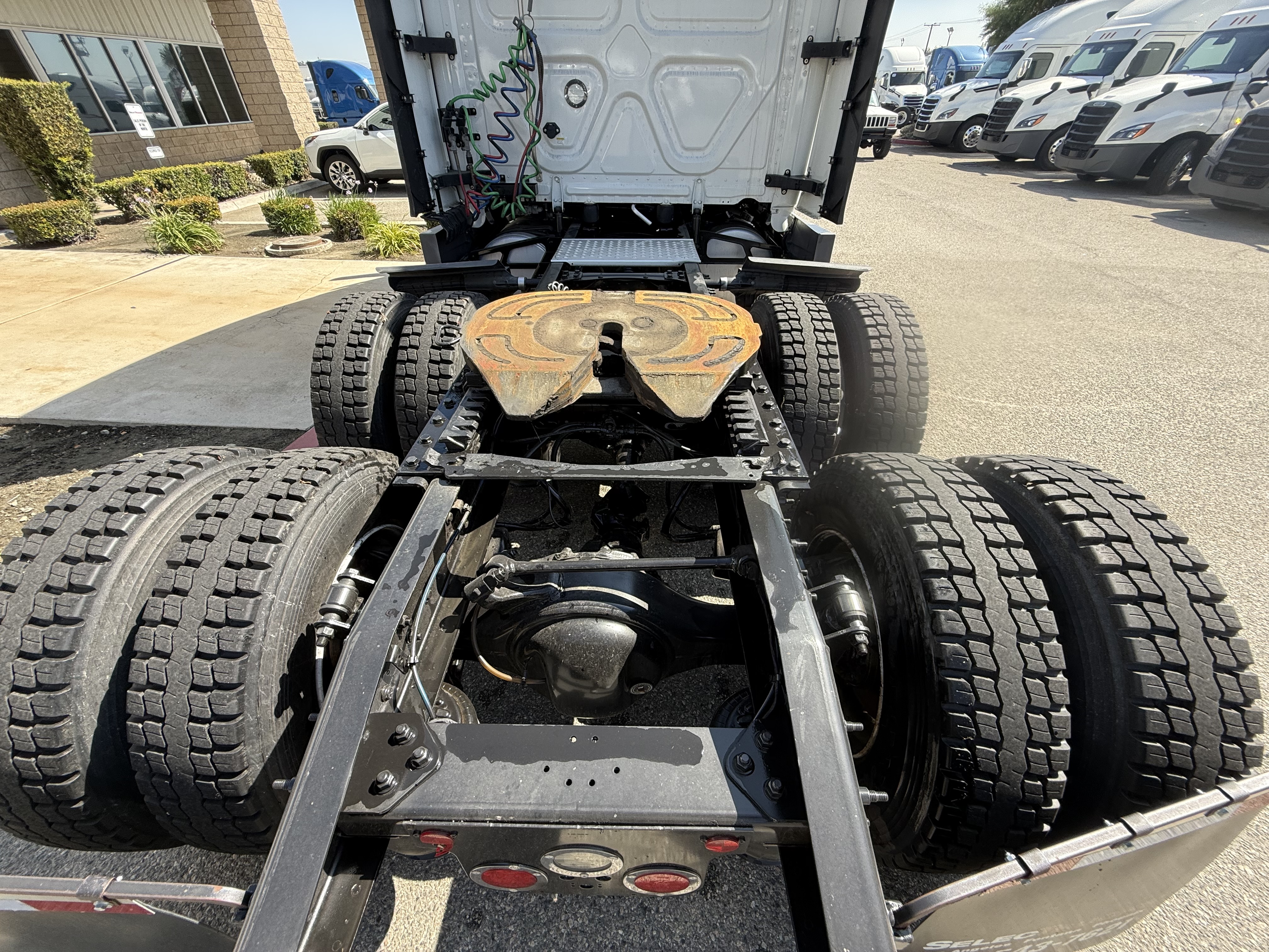 2023 Freightliner Cascadia in Fontana, CA — photo 5