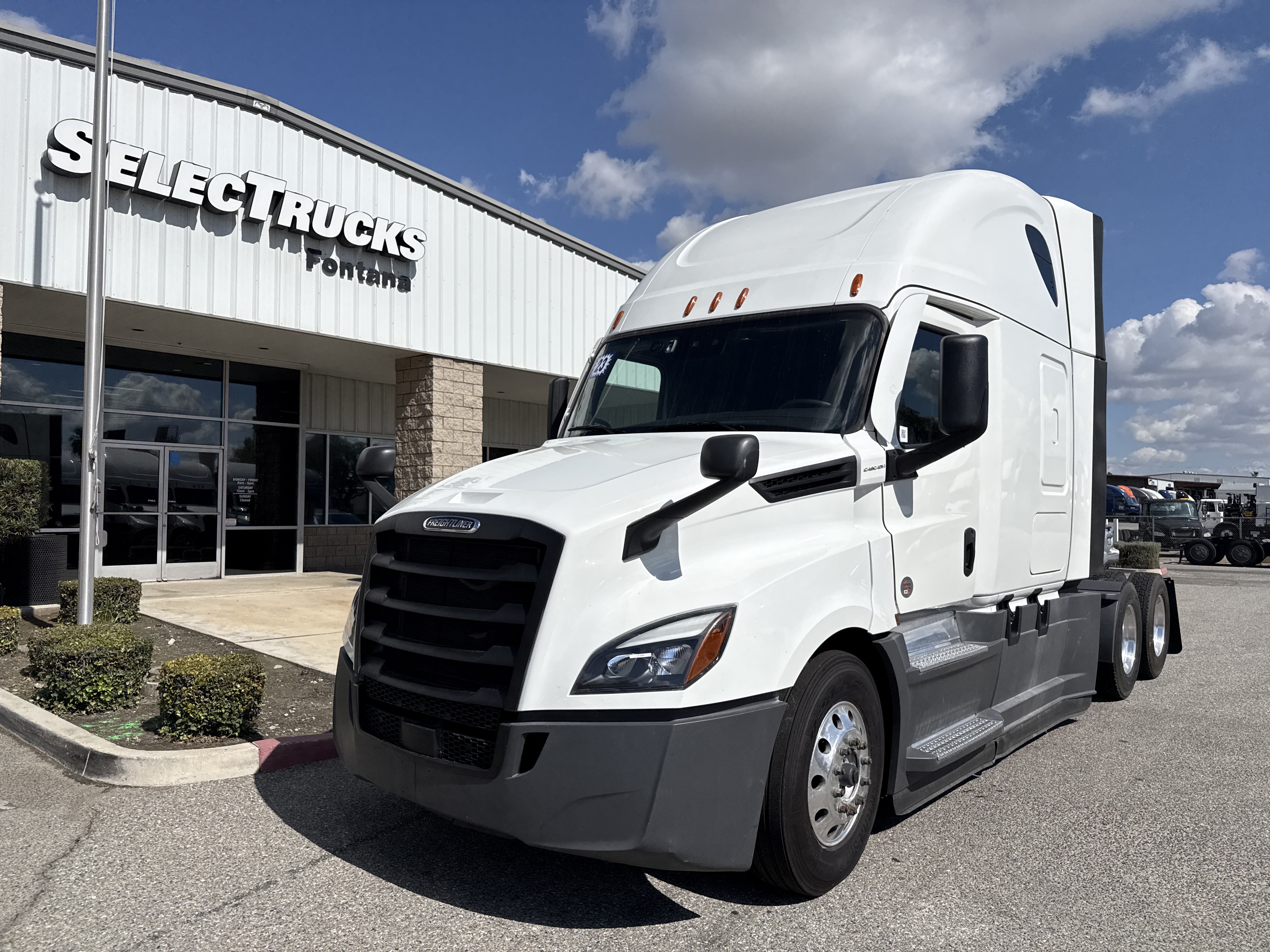 2023 Freightliner Cascadia in Fontana, CA