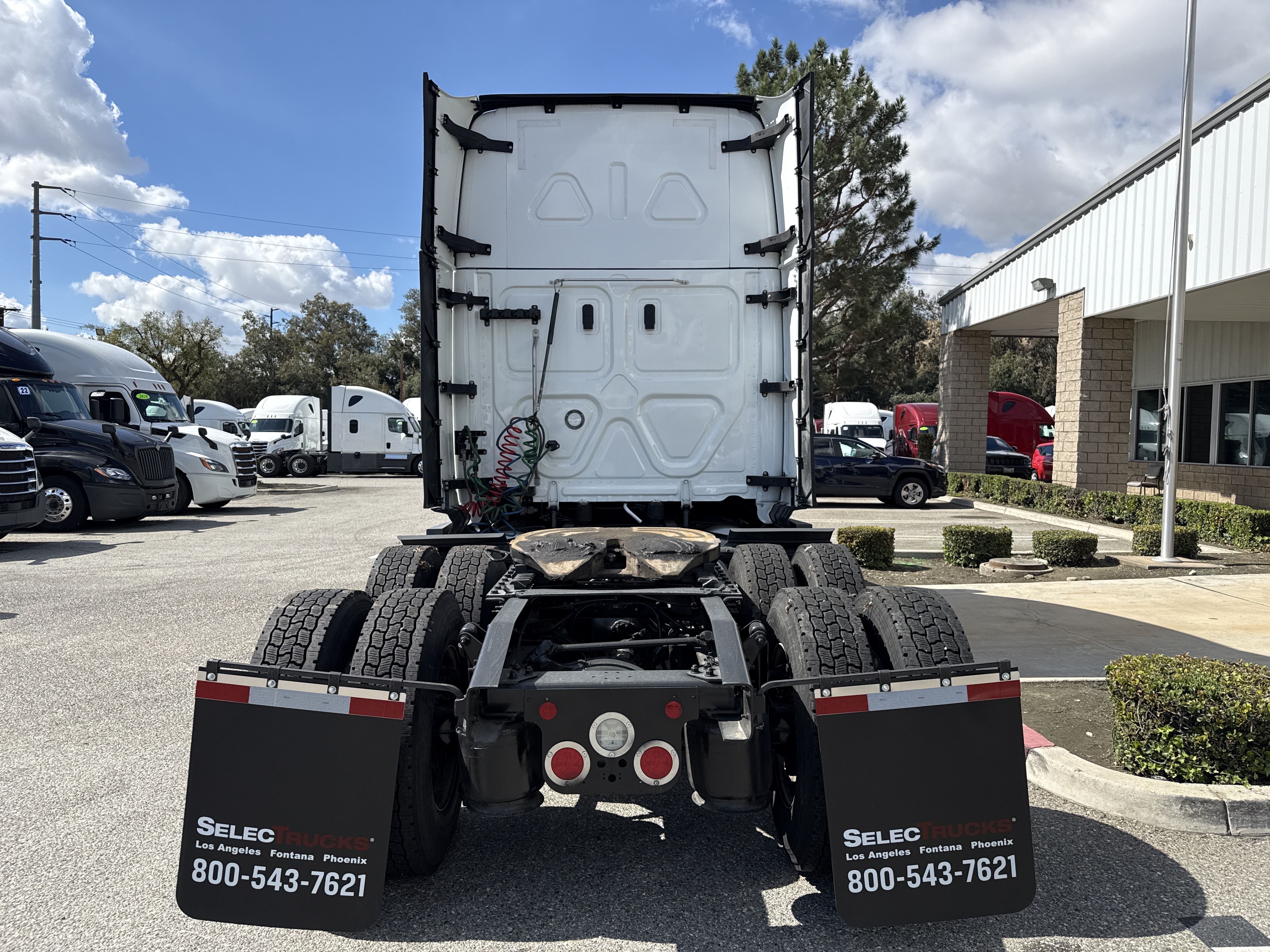 2023 Freightliner Cascadia in Fontana, CA — photo 5