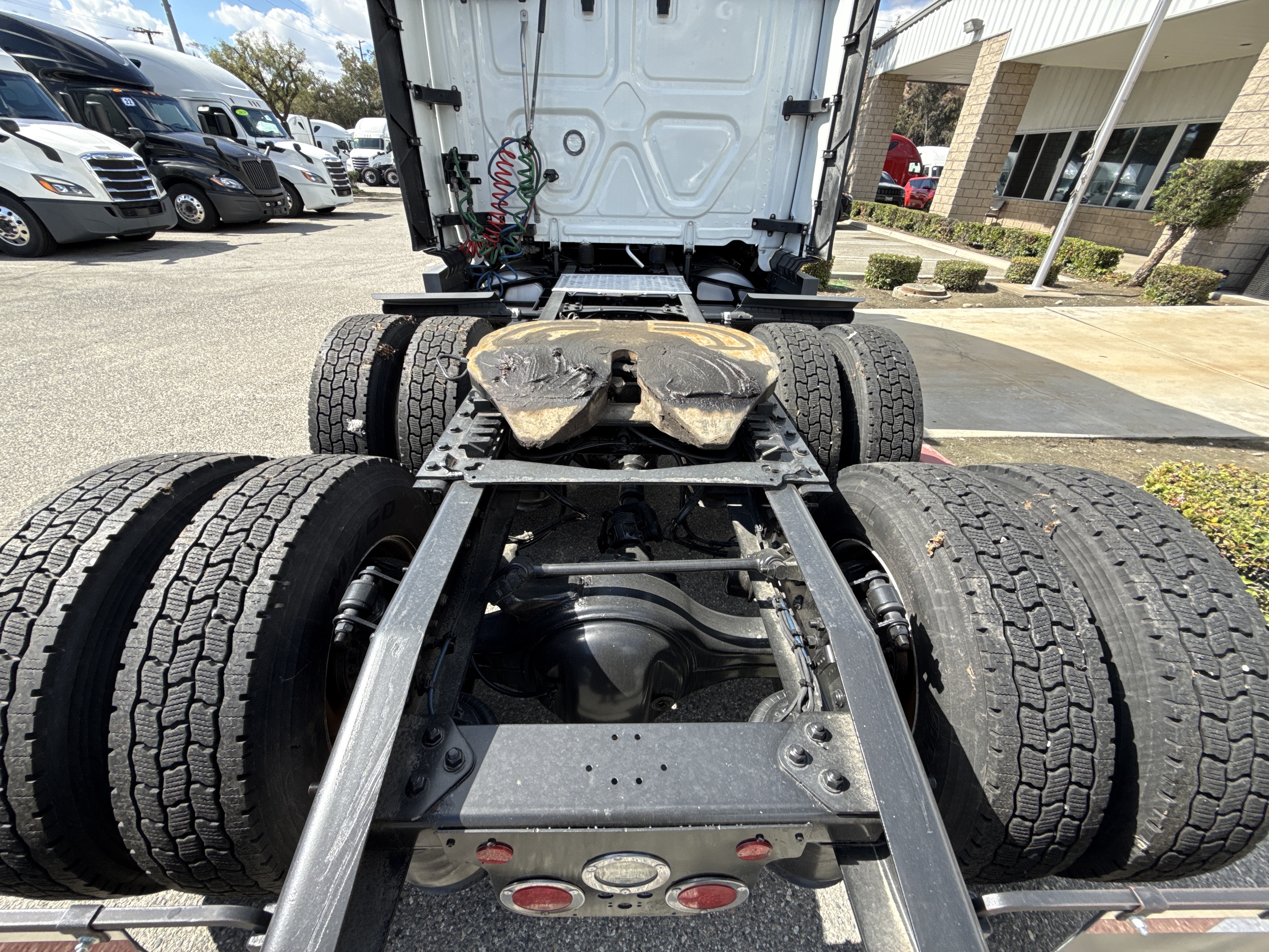 2023 Freightliner Cascadia in Fontana, CA — photo 6