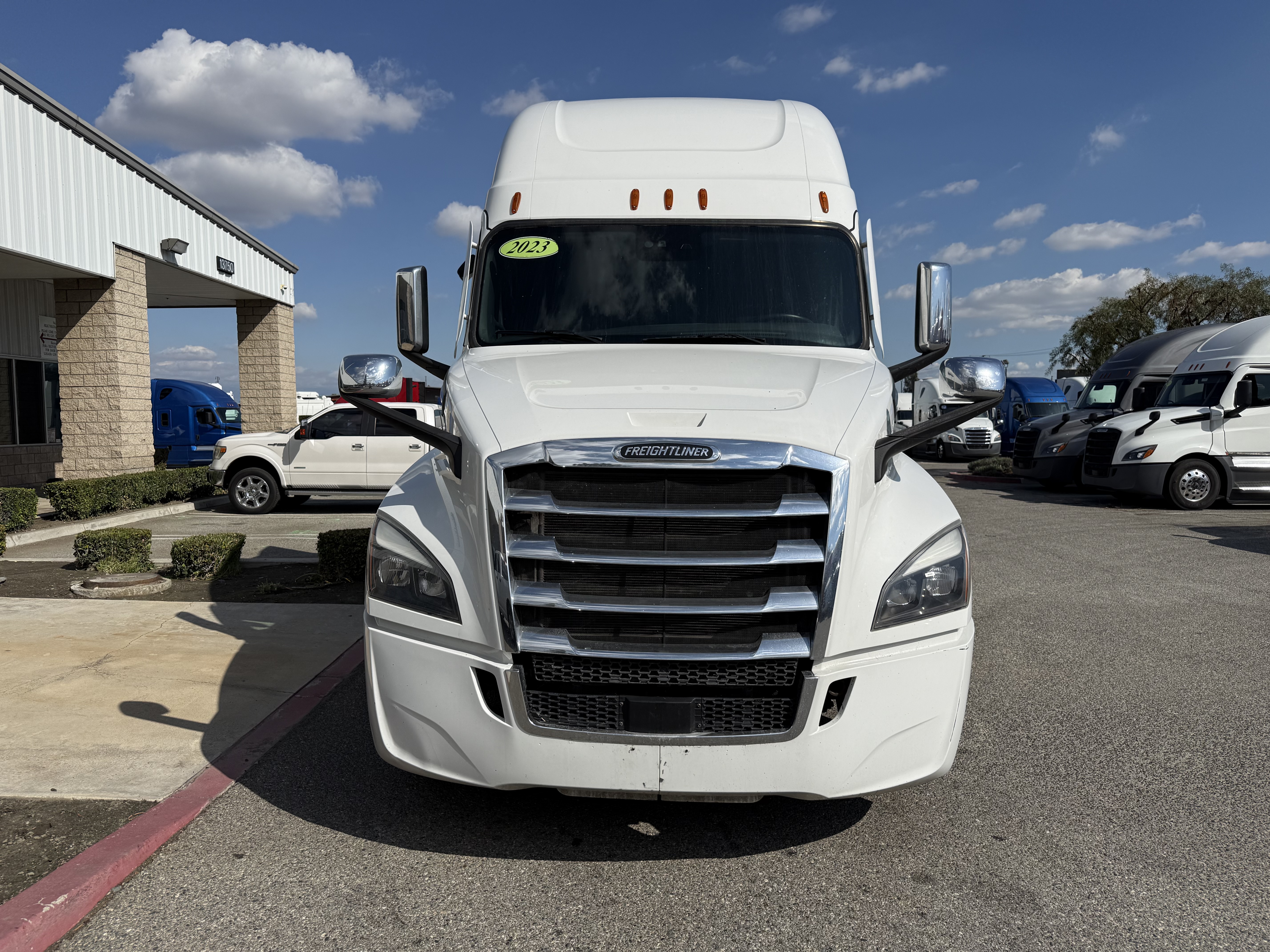 2023 Freightliner Cascadia in Fontana, CA — photo 2