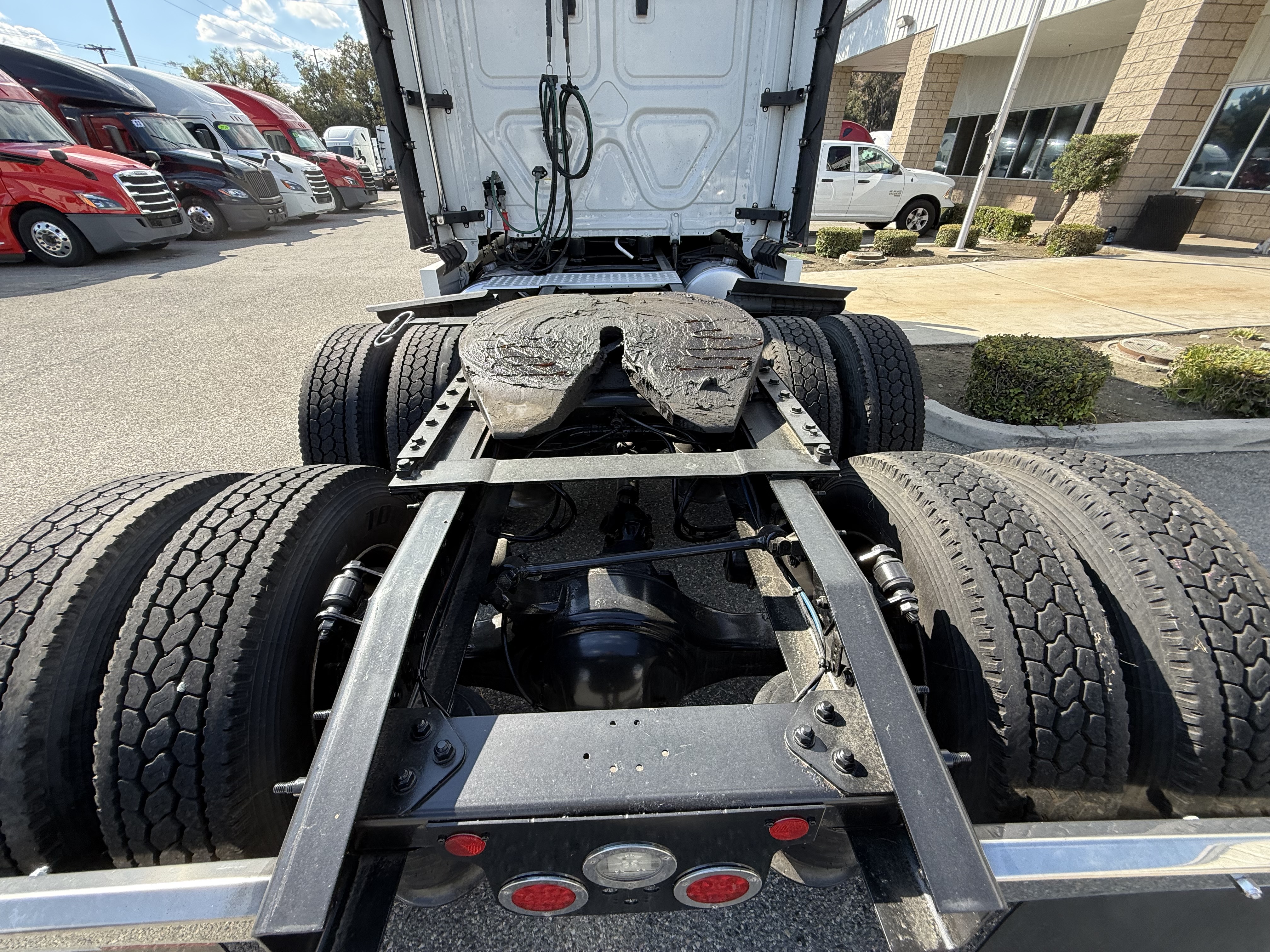 2023 Freightliner Cascadia in Fontana, CA — photo 7