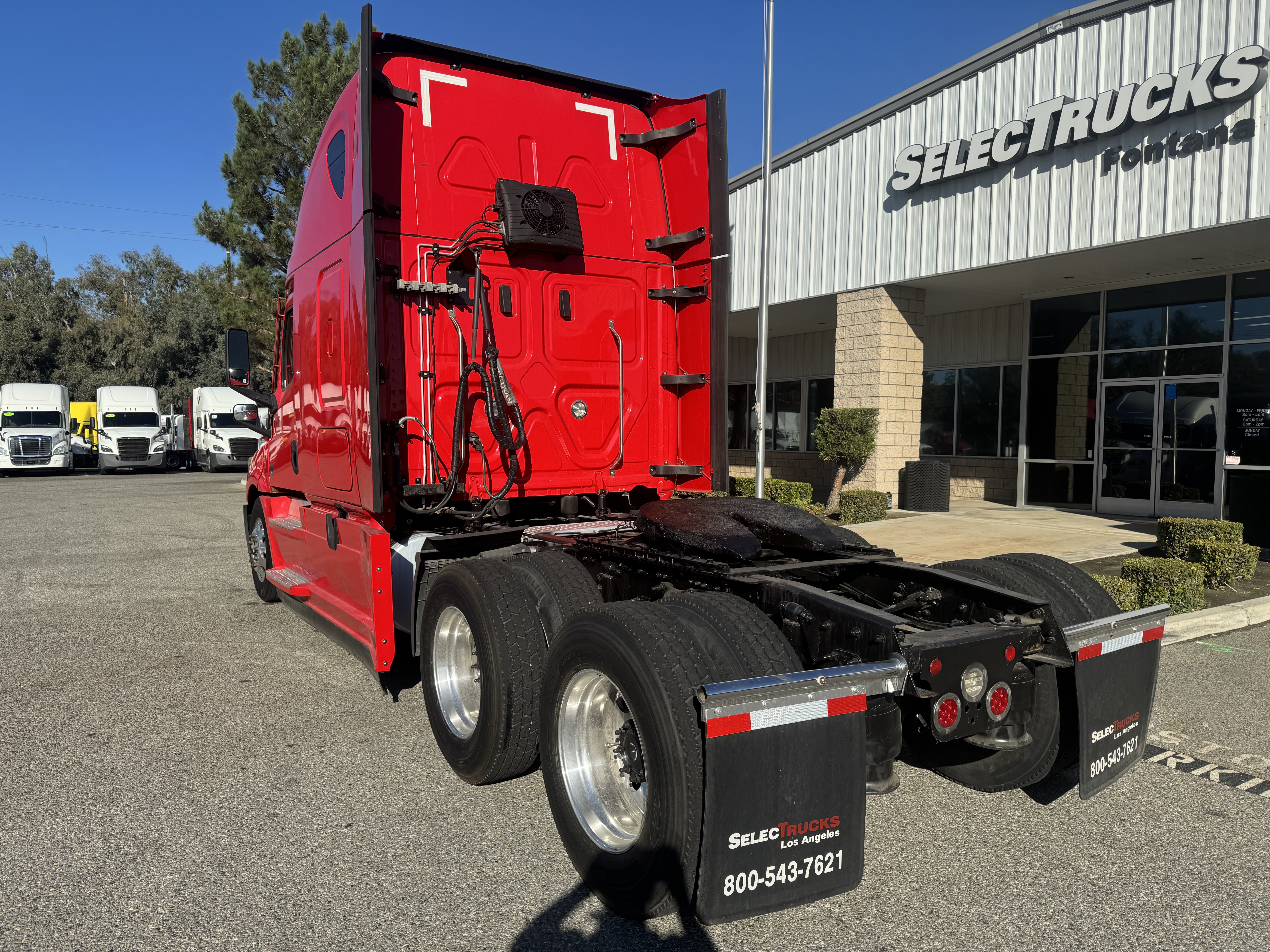 2021 Freightliner Cascadia in Fontana, CA — photo 4