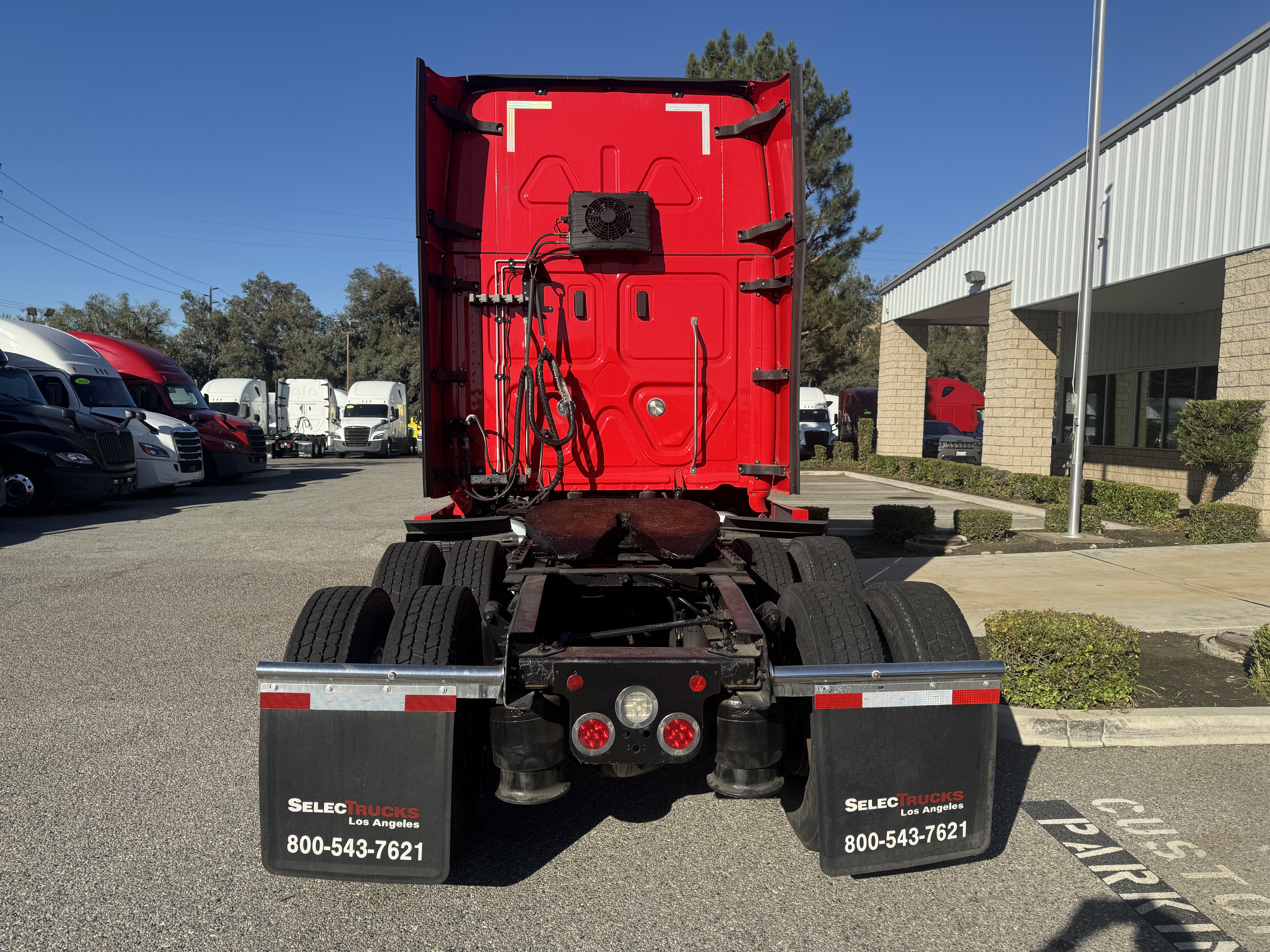 2021 Freightliner Cascadia in Fontana, CA — photo 5