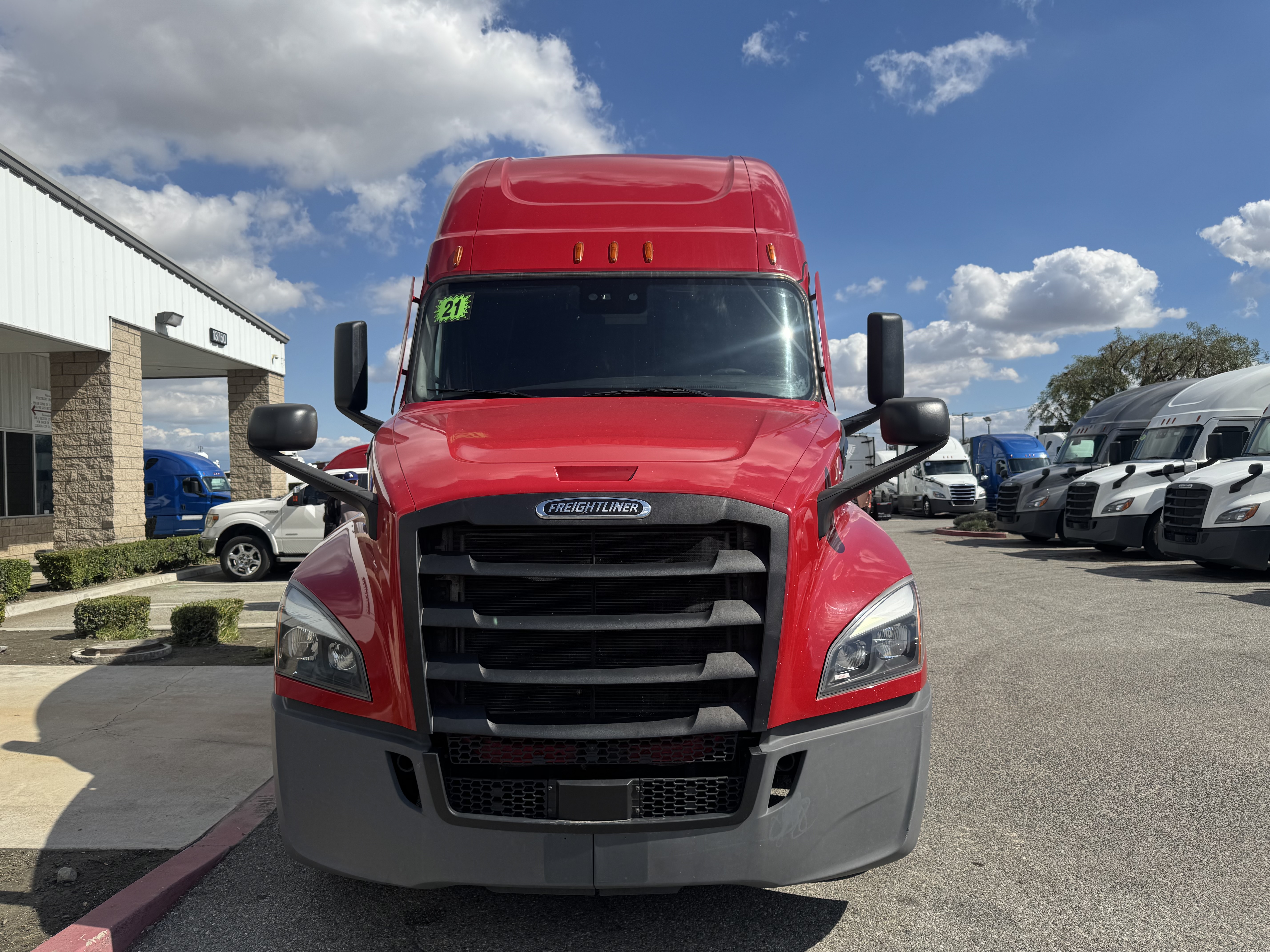 2021 Freightliner Cascadia in Fontana, CA — photo 2