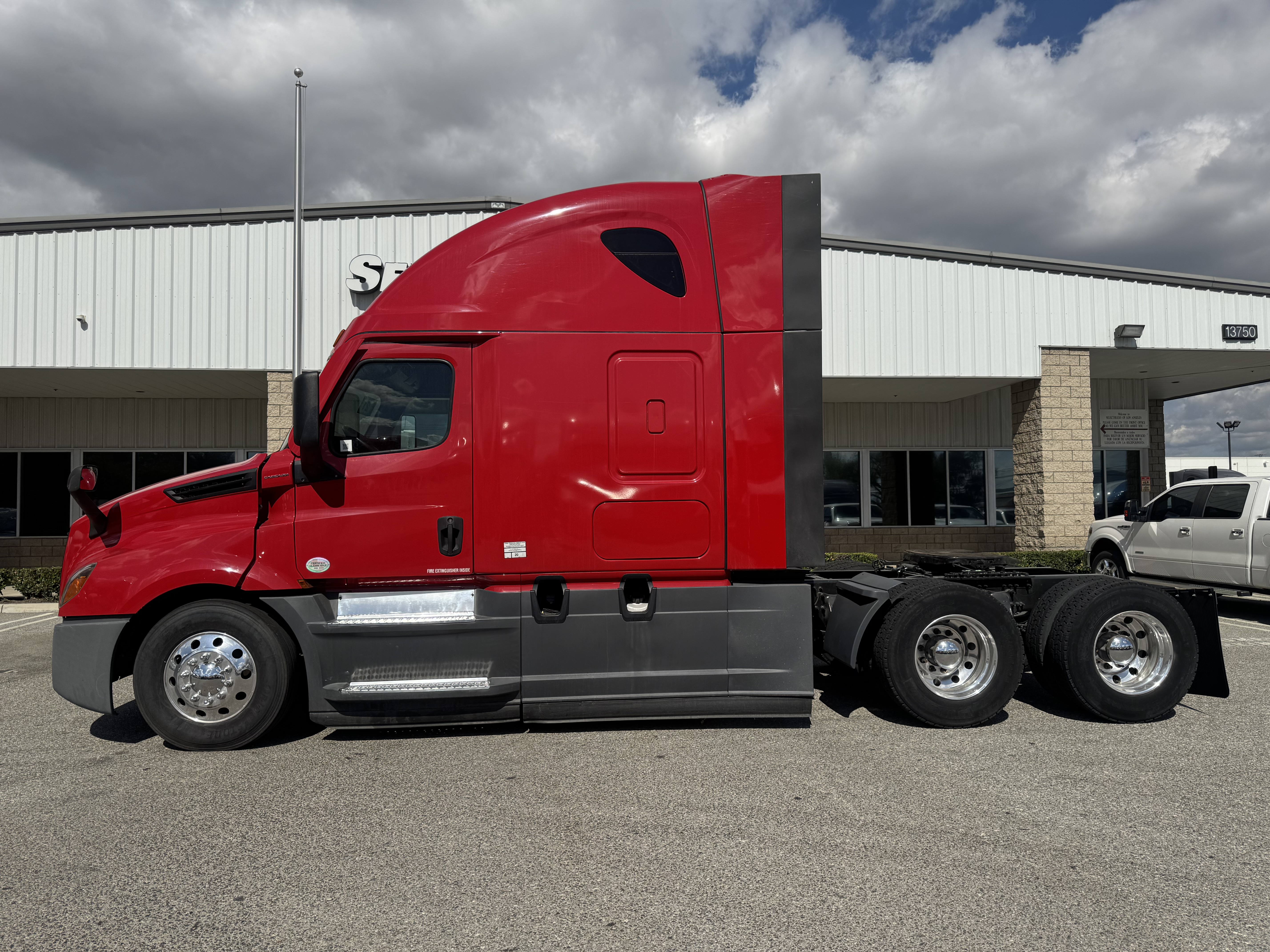 2021 Freightliner Cascadia in Fontana, CA — photo 3