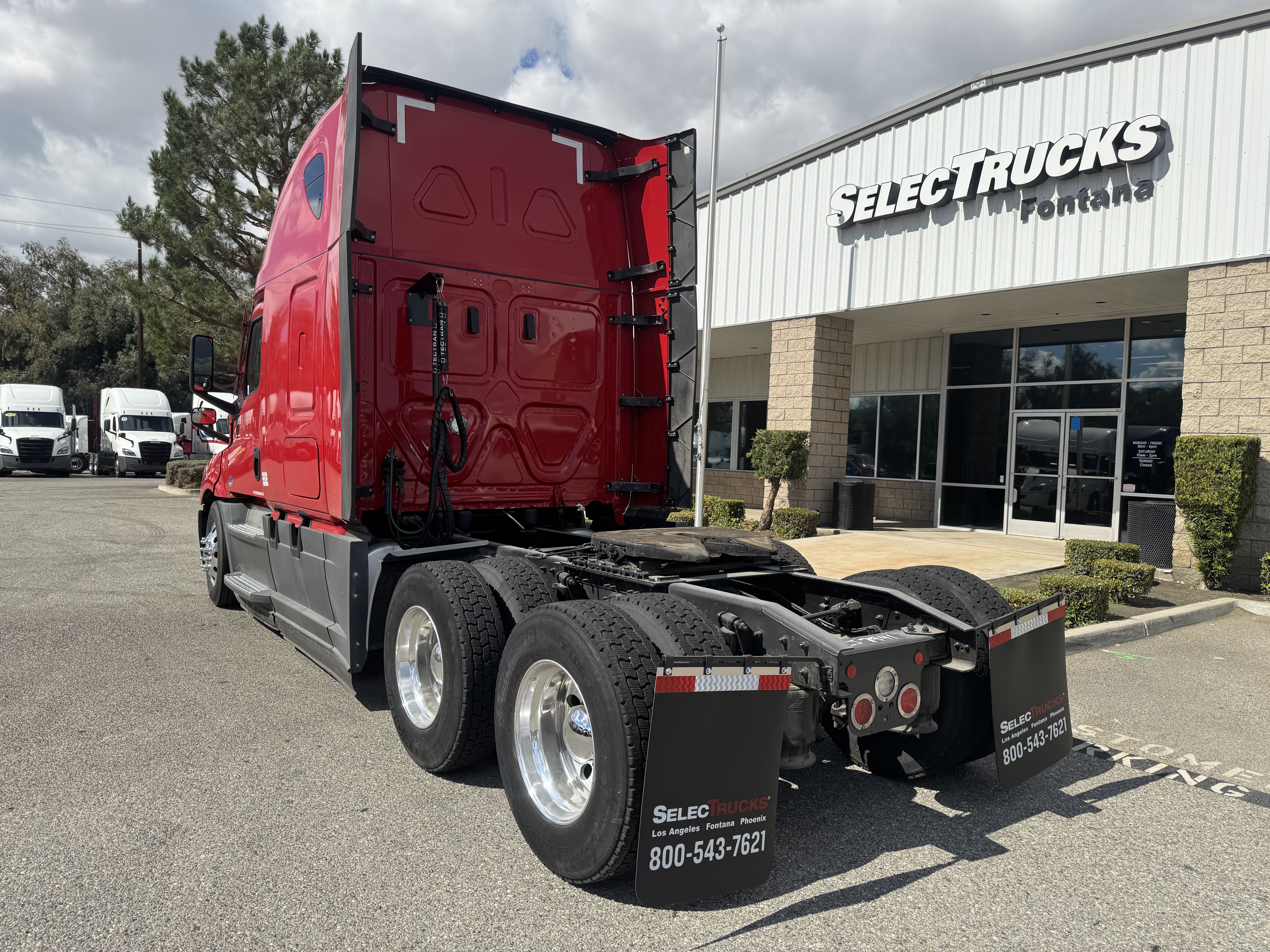 2021 Freightliner Cascadia in Fontana, CA — photo 4