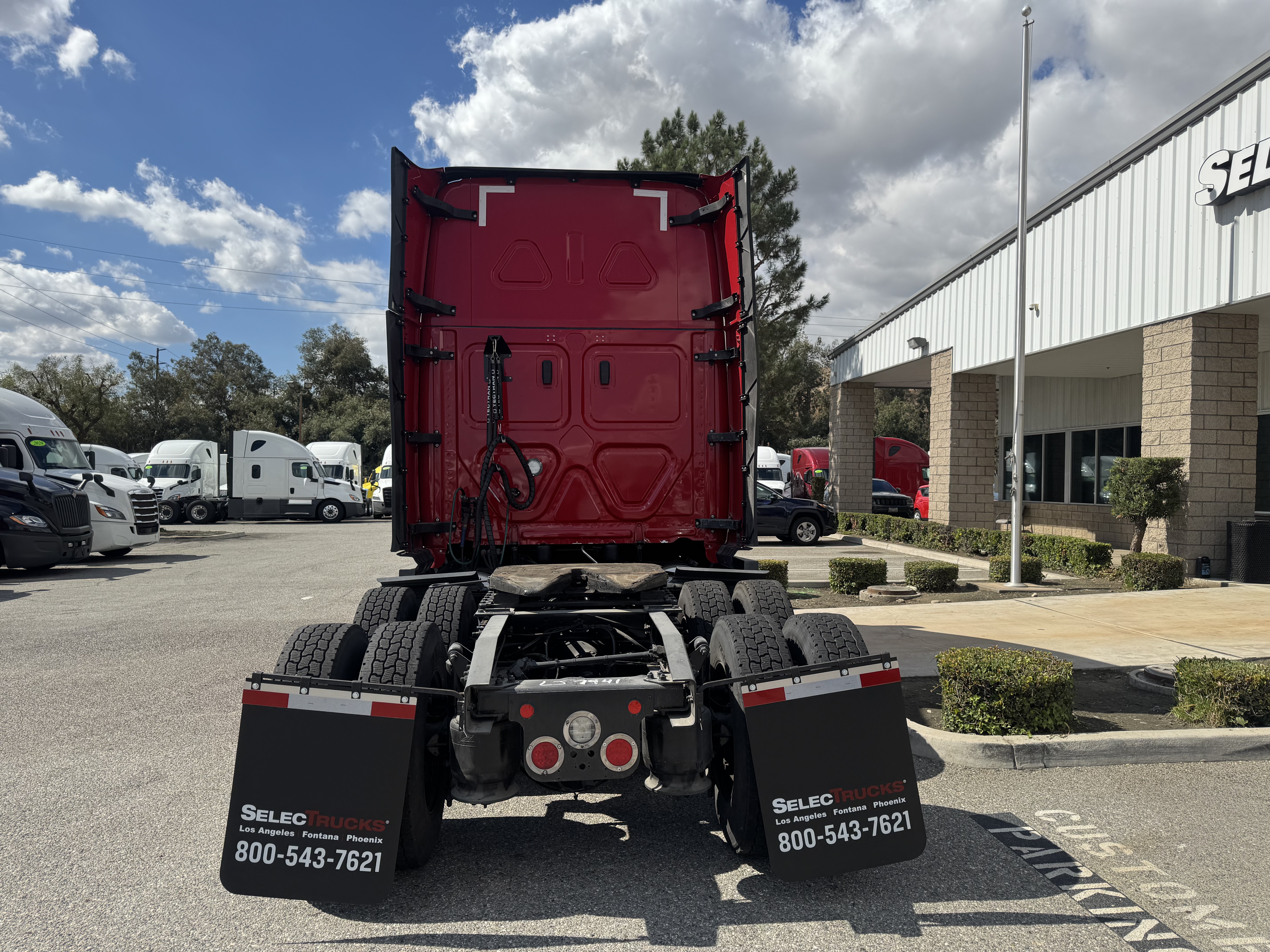 2021 Freightliner Cascadia in Fontana, CA — photo 5