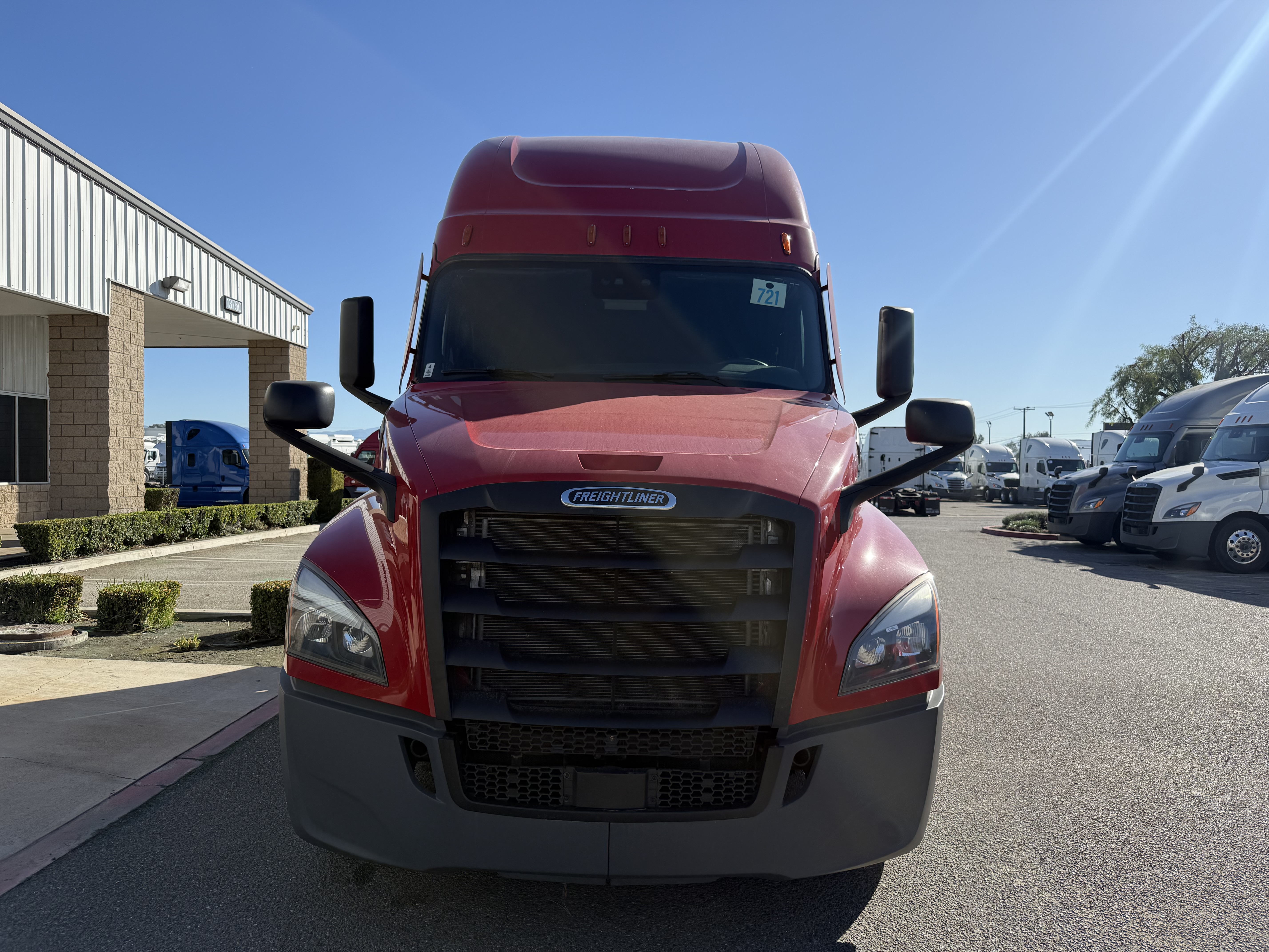 2021 Freightliner Cascadia in Fontana, CA — photo 2