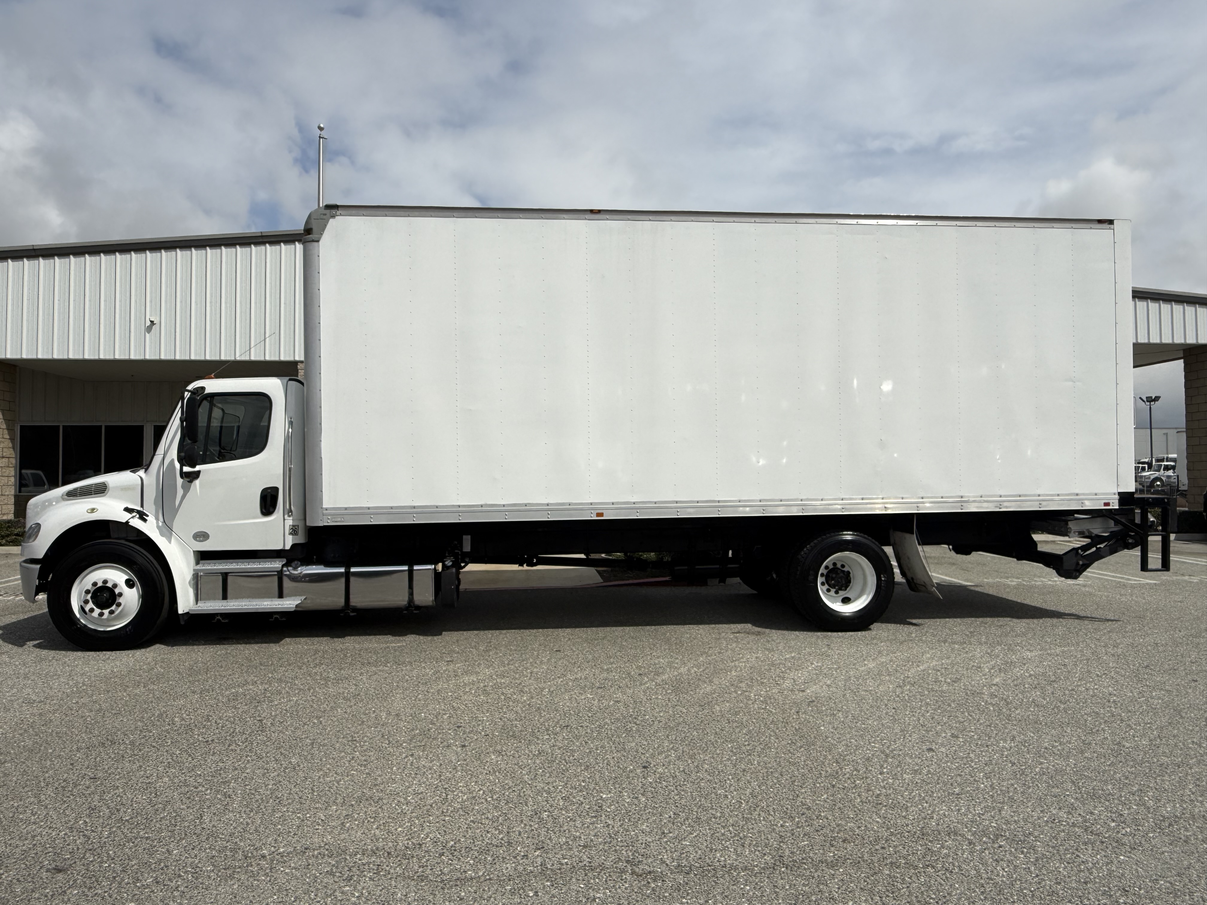 2018 Freightliner eM2 — photo 3