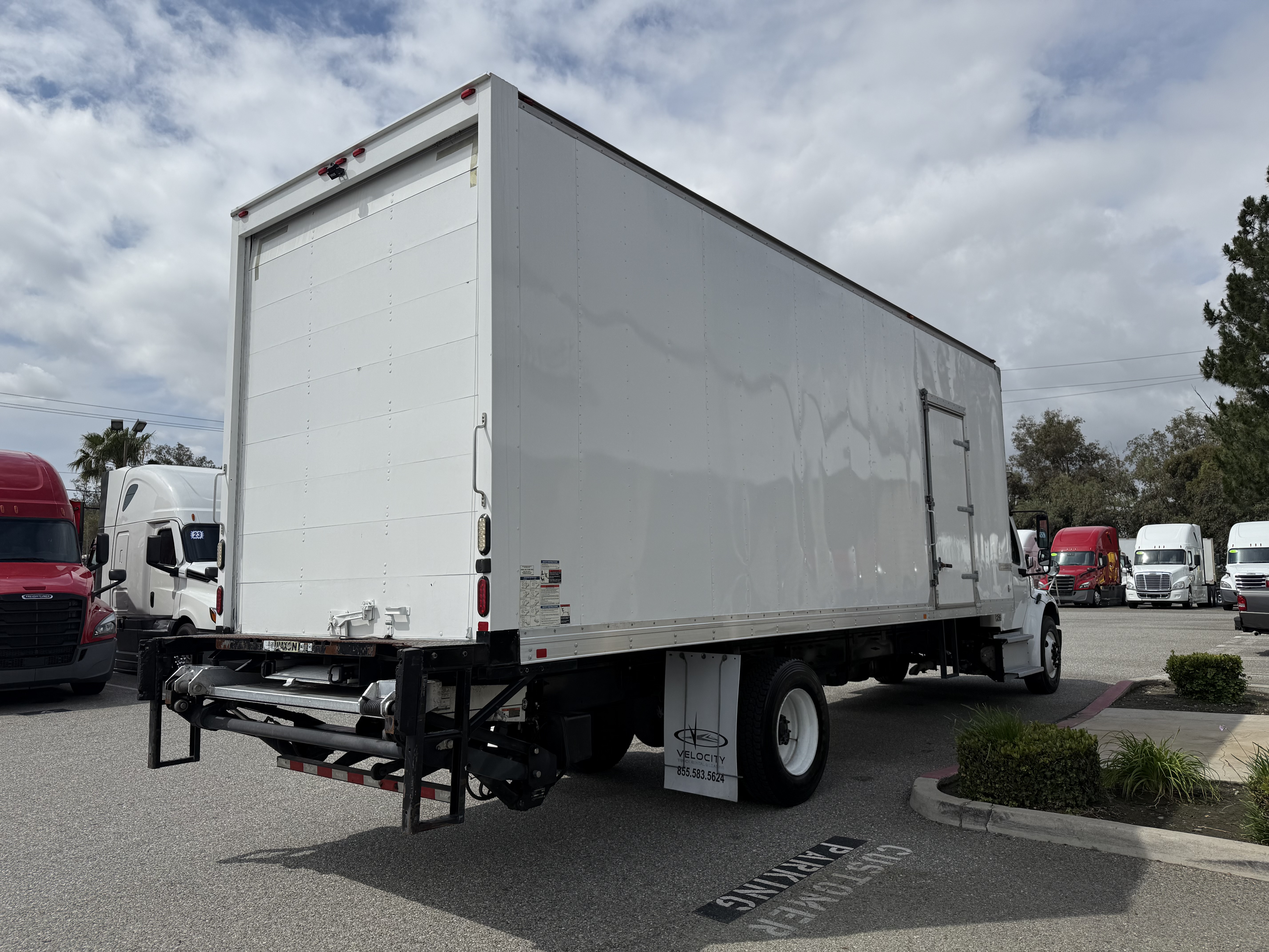 2018 Freightliner eM2 — photo 7