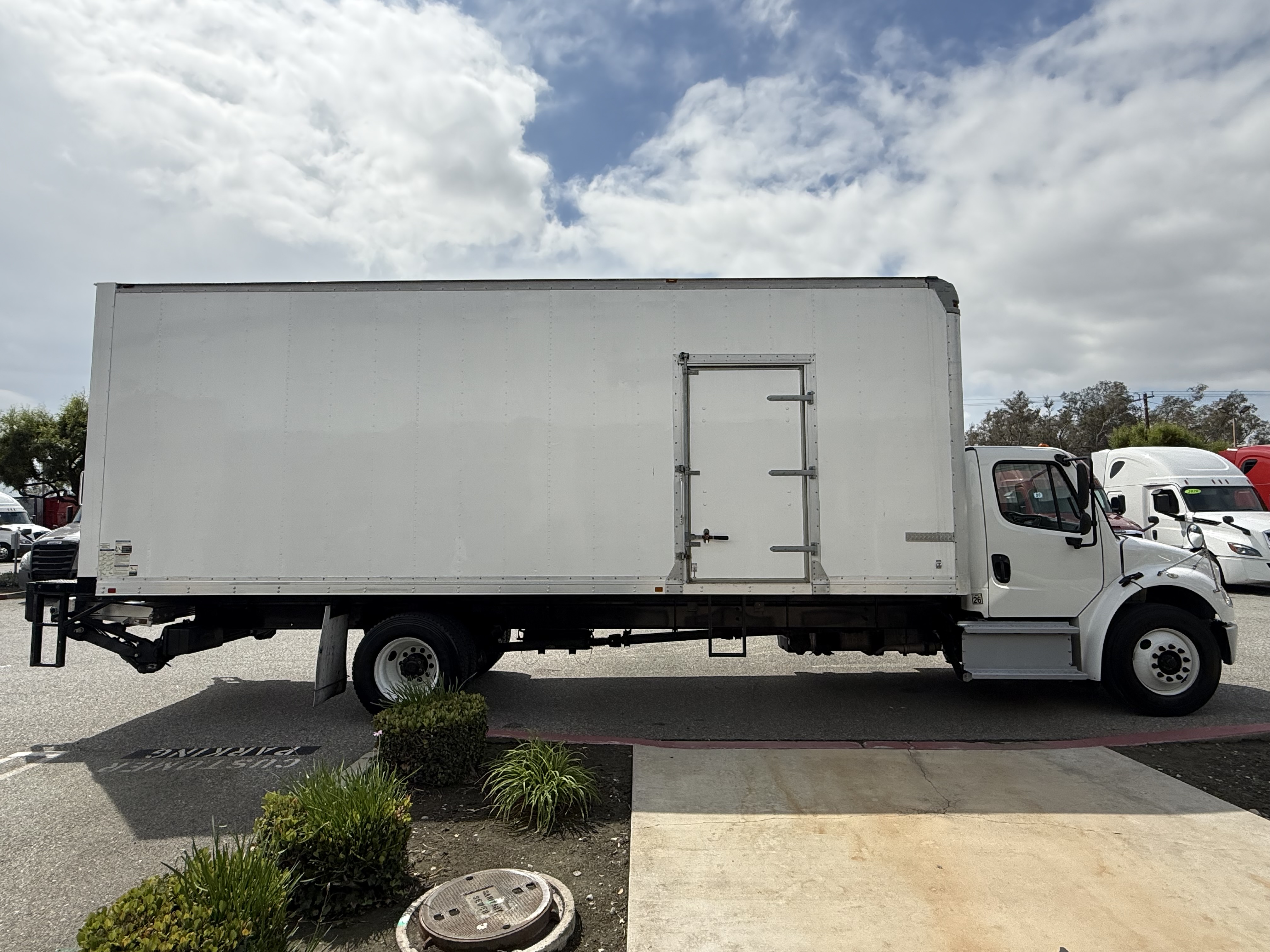 2018 Freightliner eM2 — photo 8