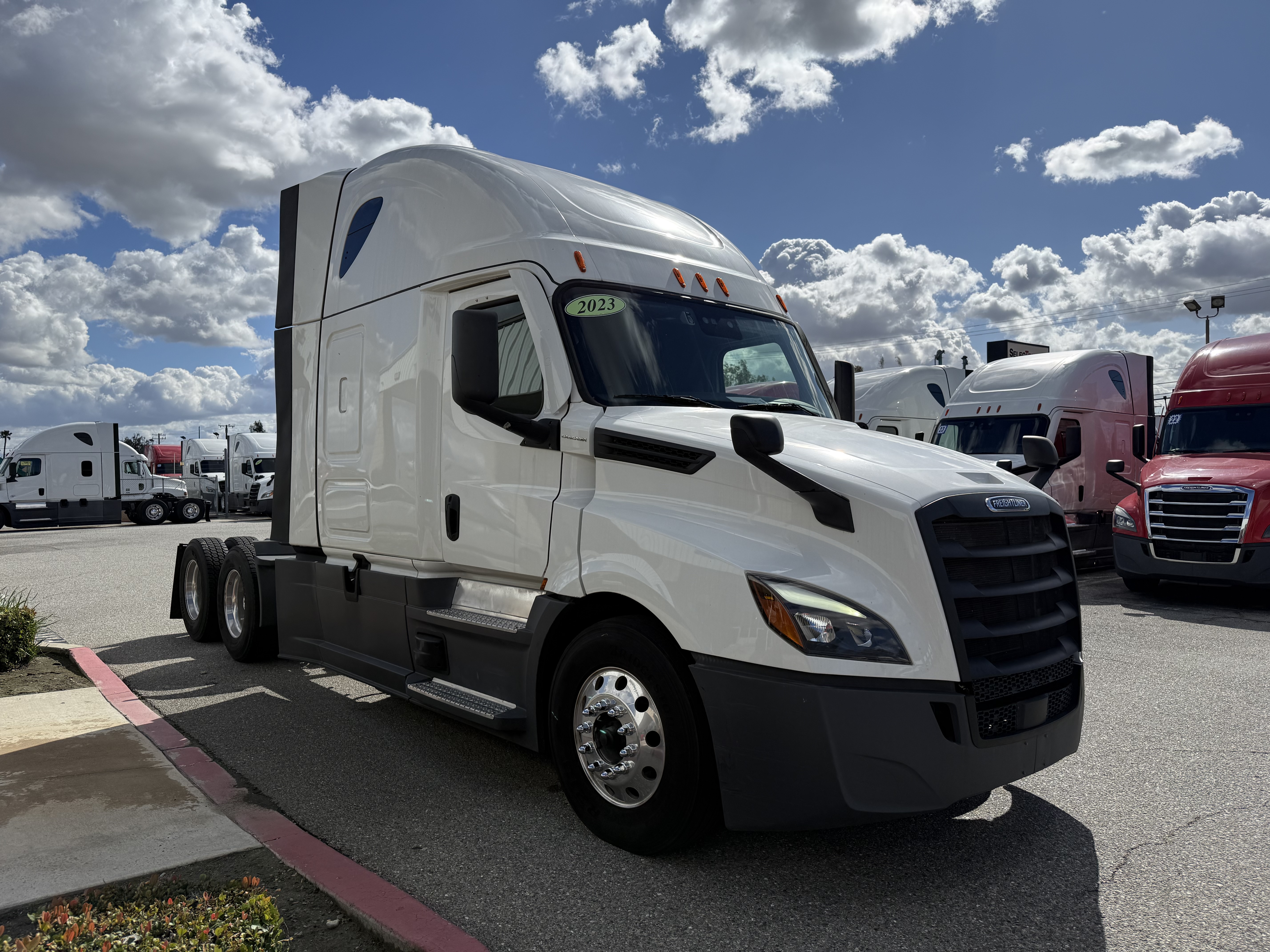 2023 Freightliner Cascadia in Fontana, CA — photo 8