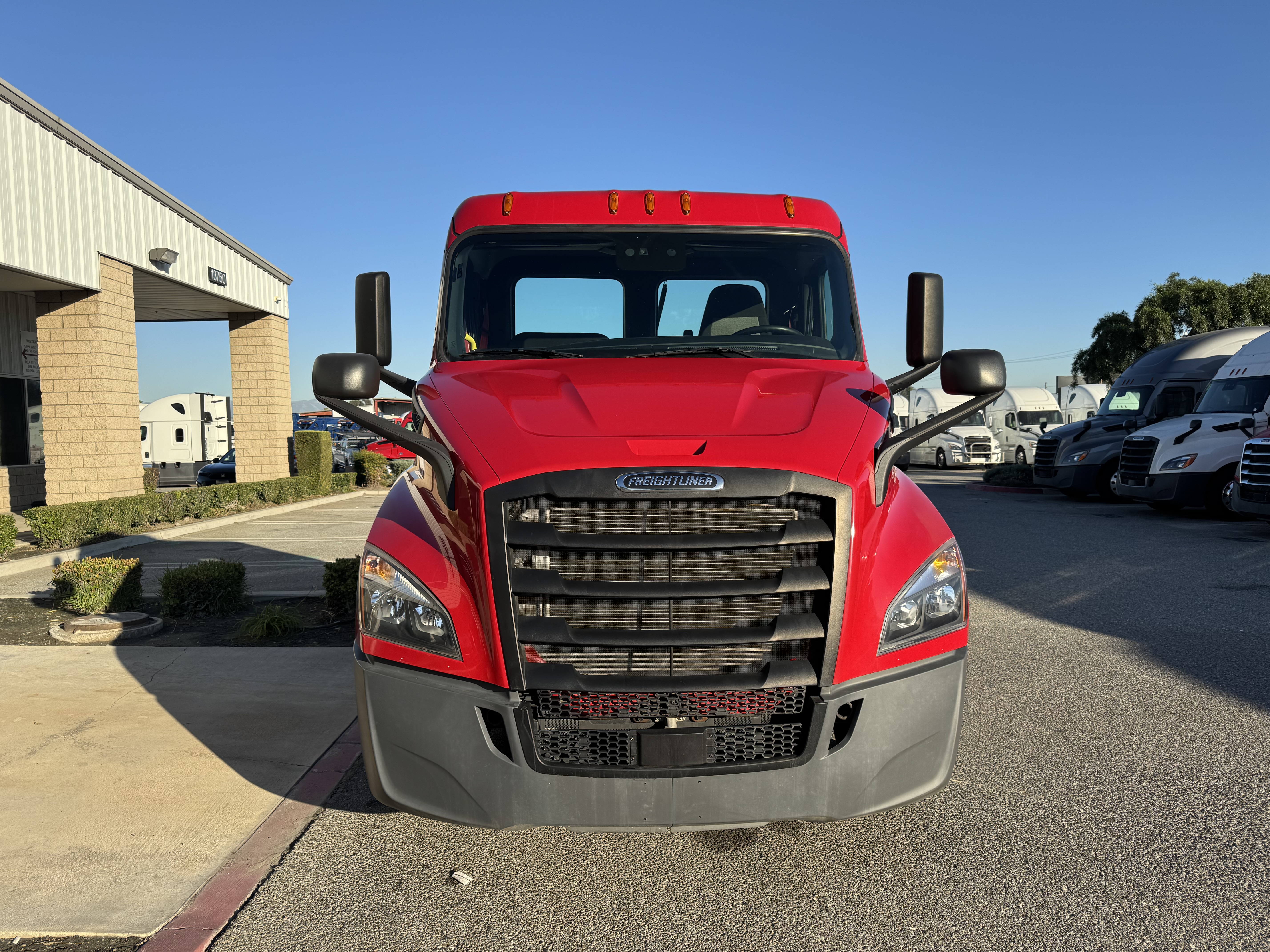 2021 Freightliner Cascadia in Fontana, CA — photo 2
