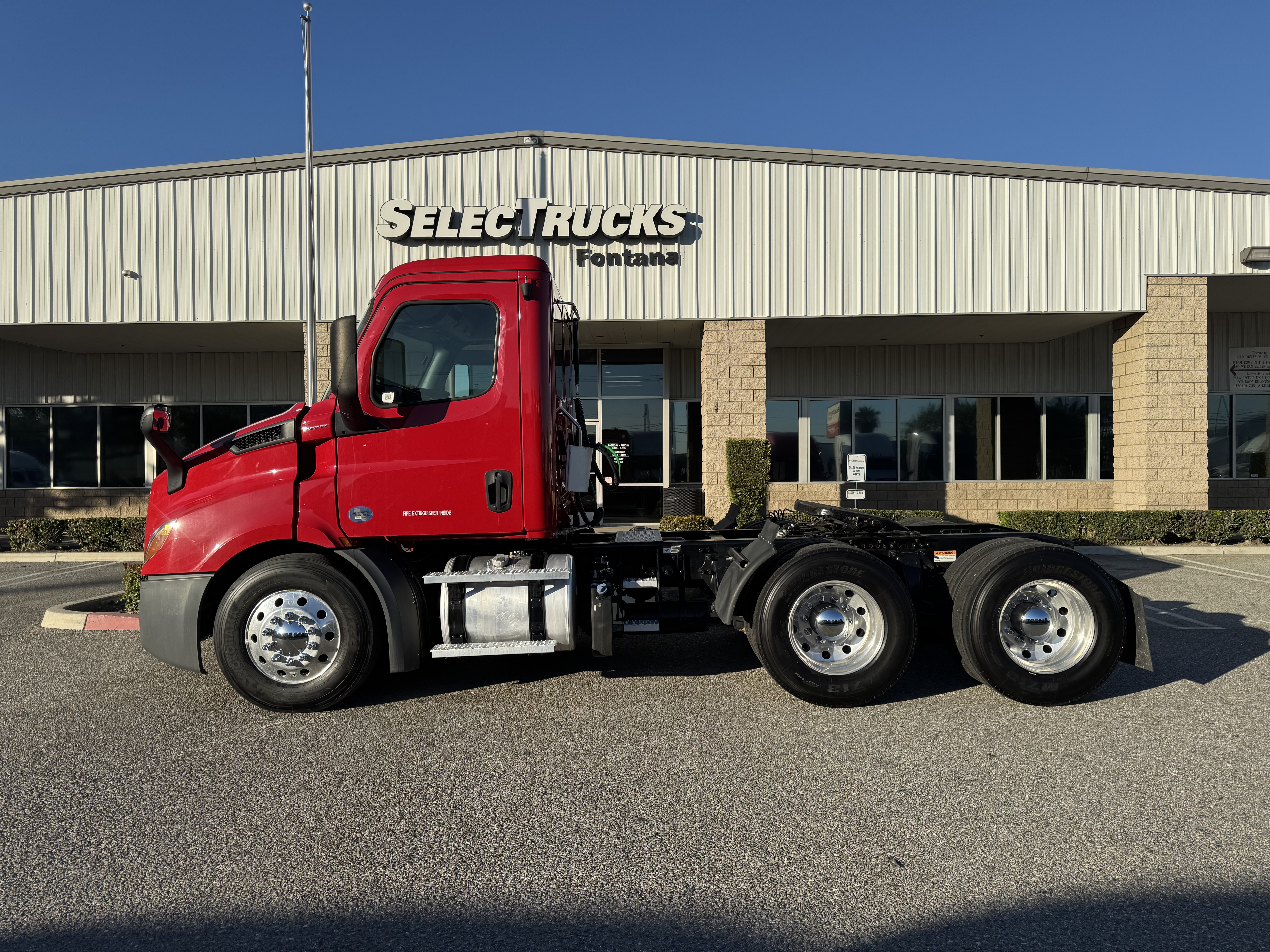 2021 Freightliner Cascadia in Fontana, CA — photo 3