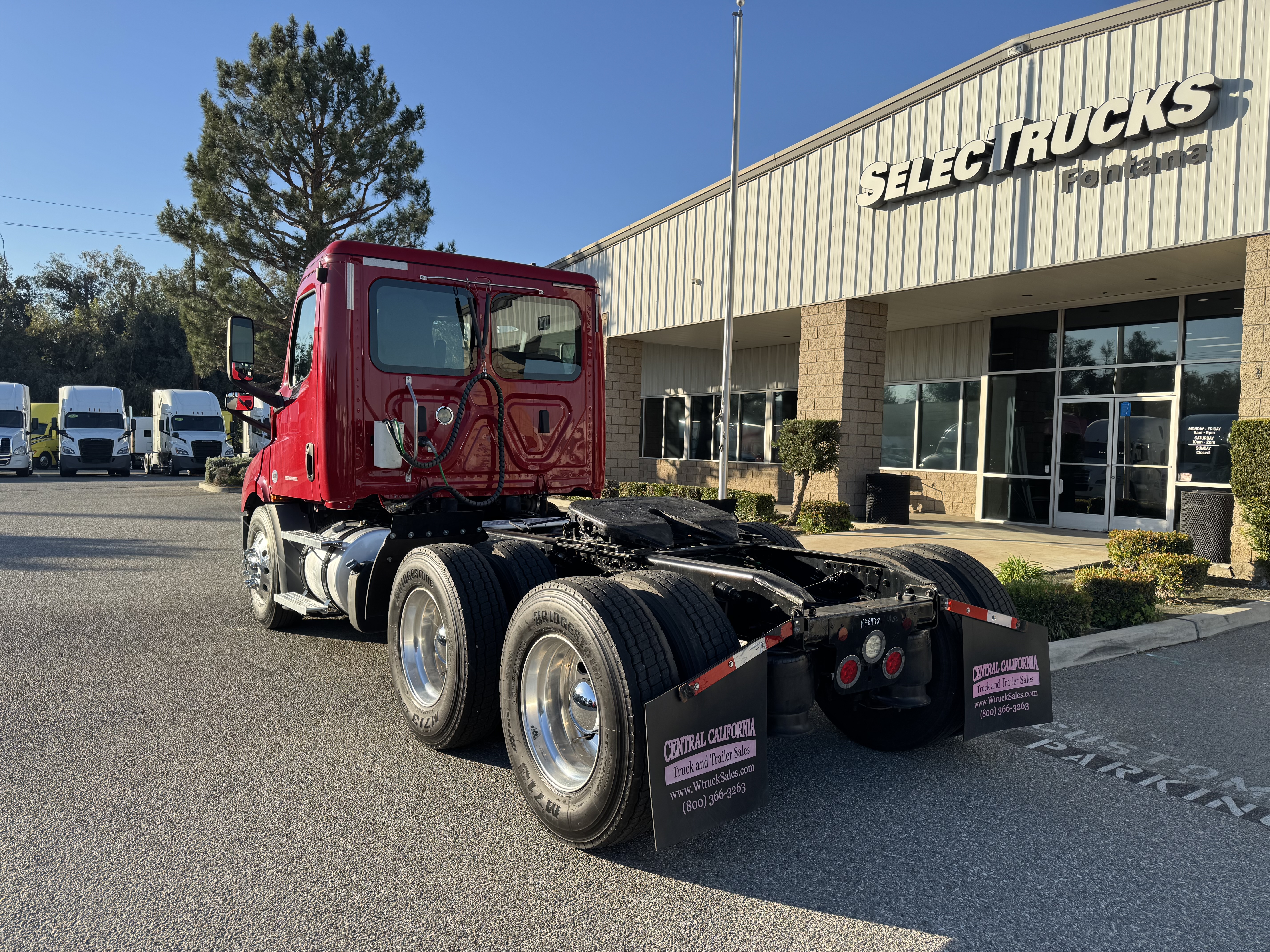 2021 Freightliner Cascadia in Fontana, CA — photo 4